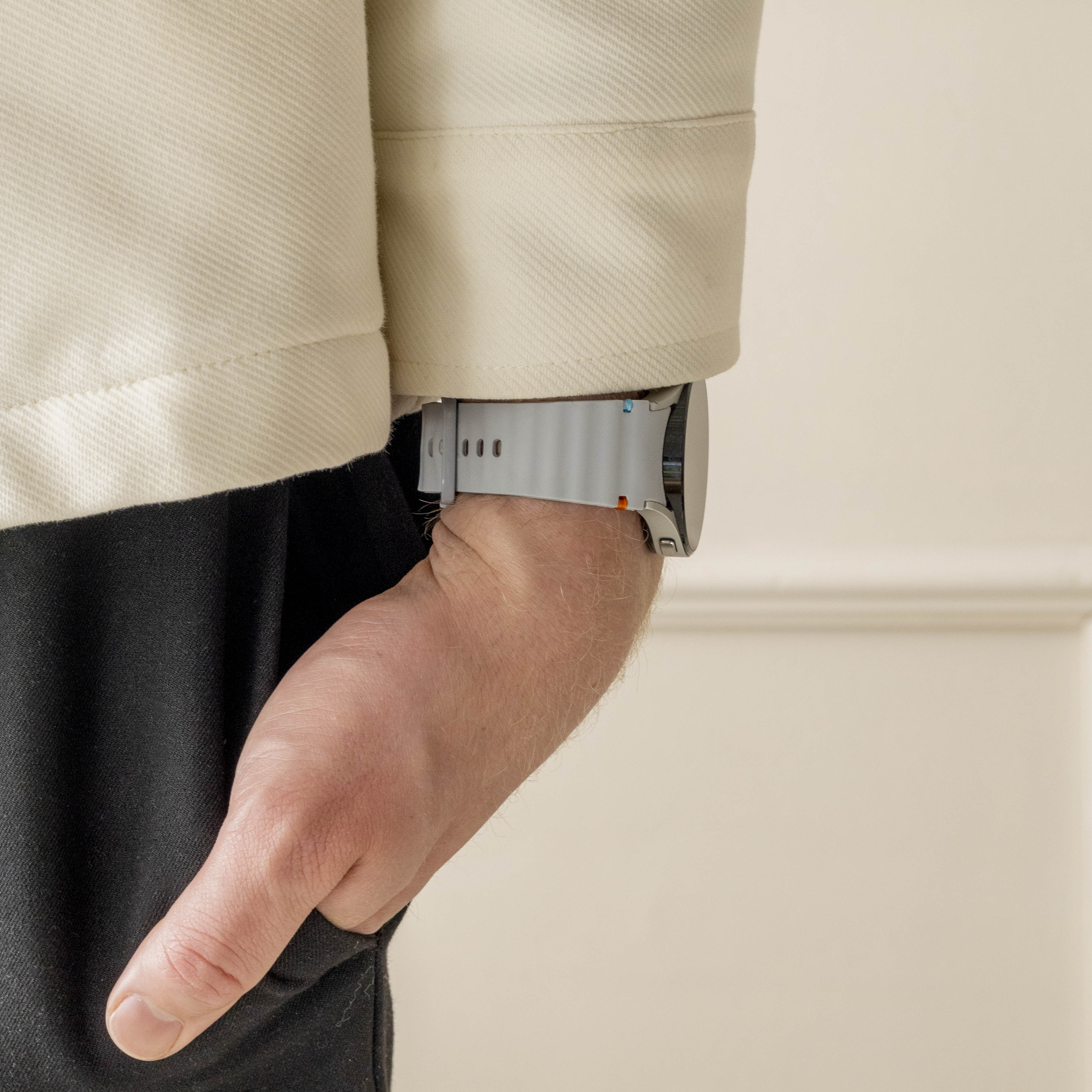 Samsung Galaxy Watch 4 Classic 46mm Wave Strap (Light Gray)