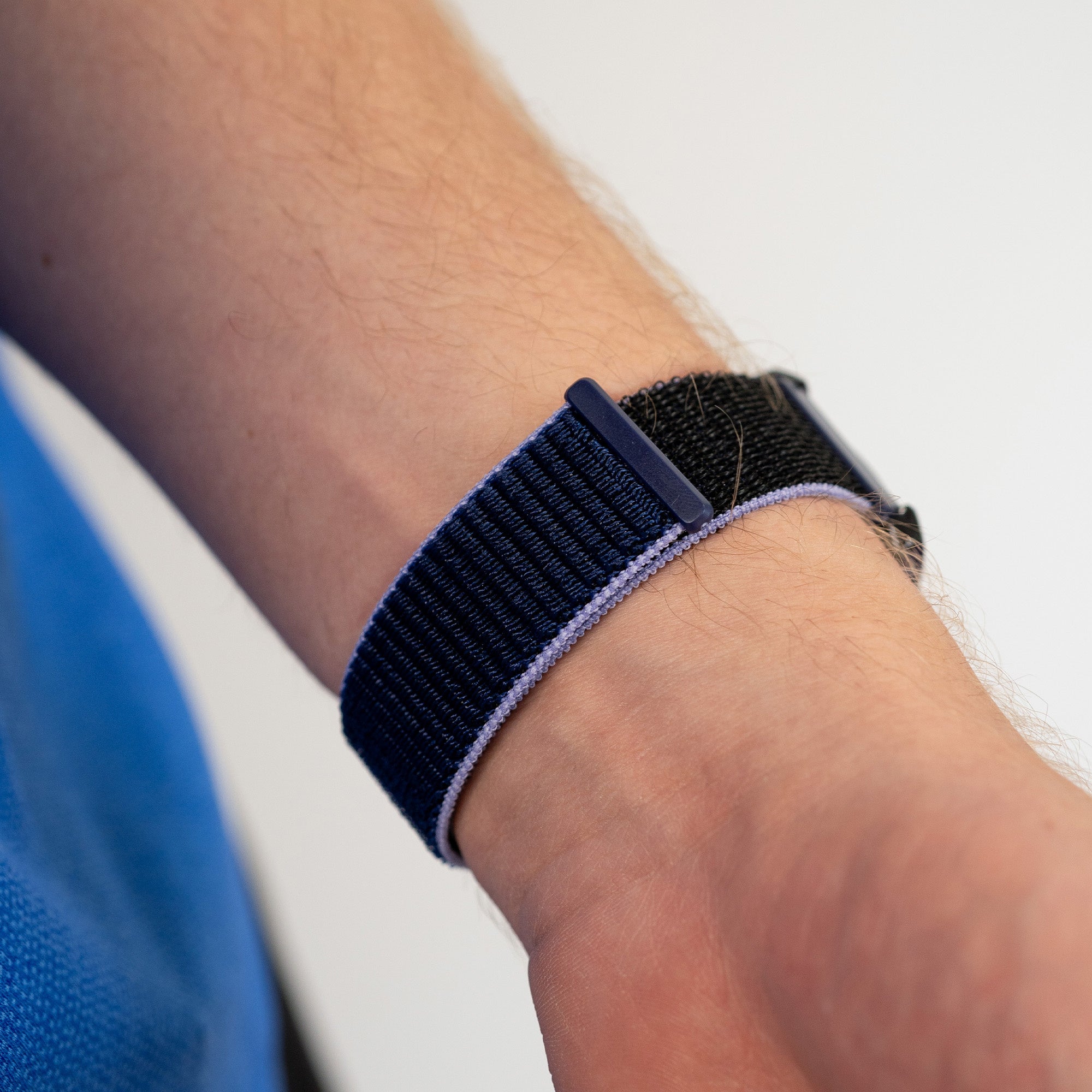 Garmin Venu 4 - 45mm Nylon Strap (Blue/Black)