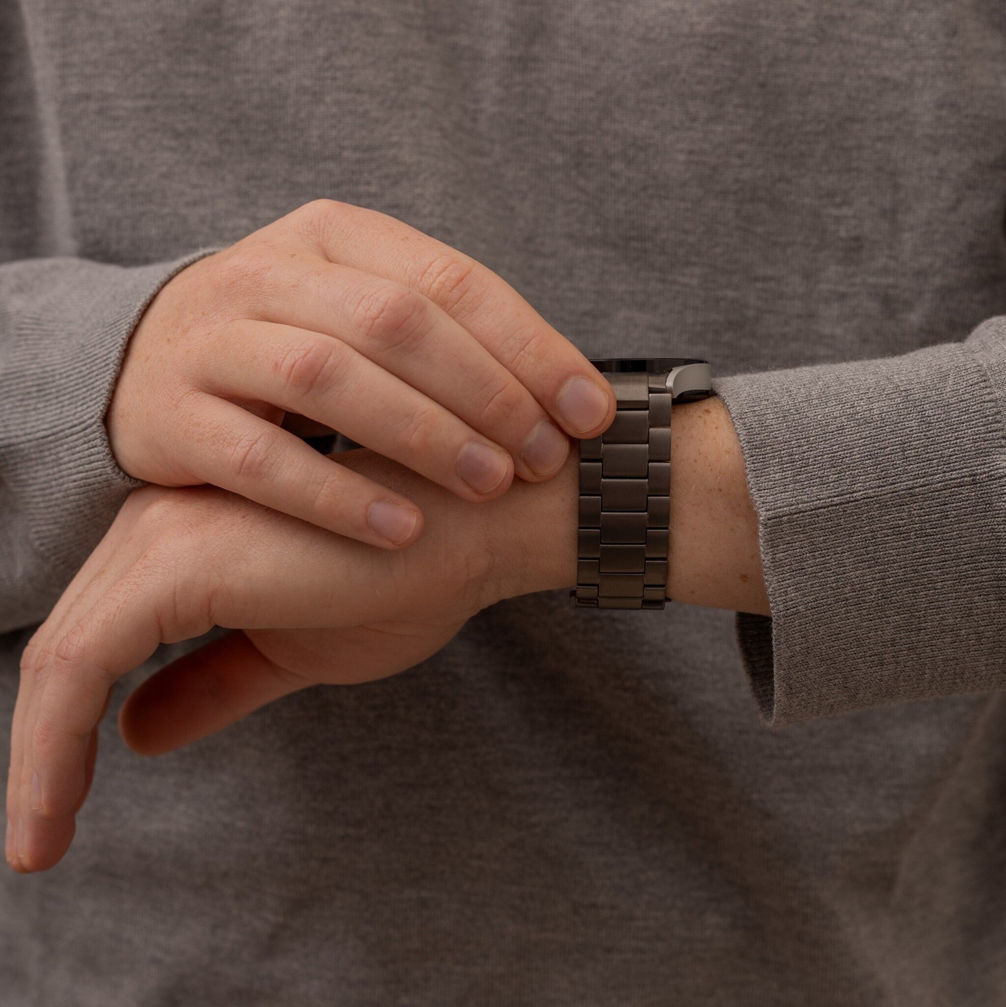 Samsung Galaxy Watch 4 44mm Titanium Strap (Graphite)