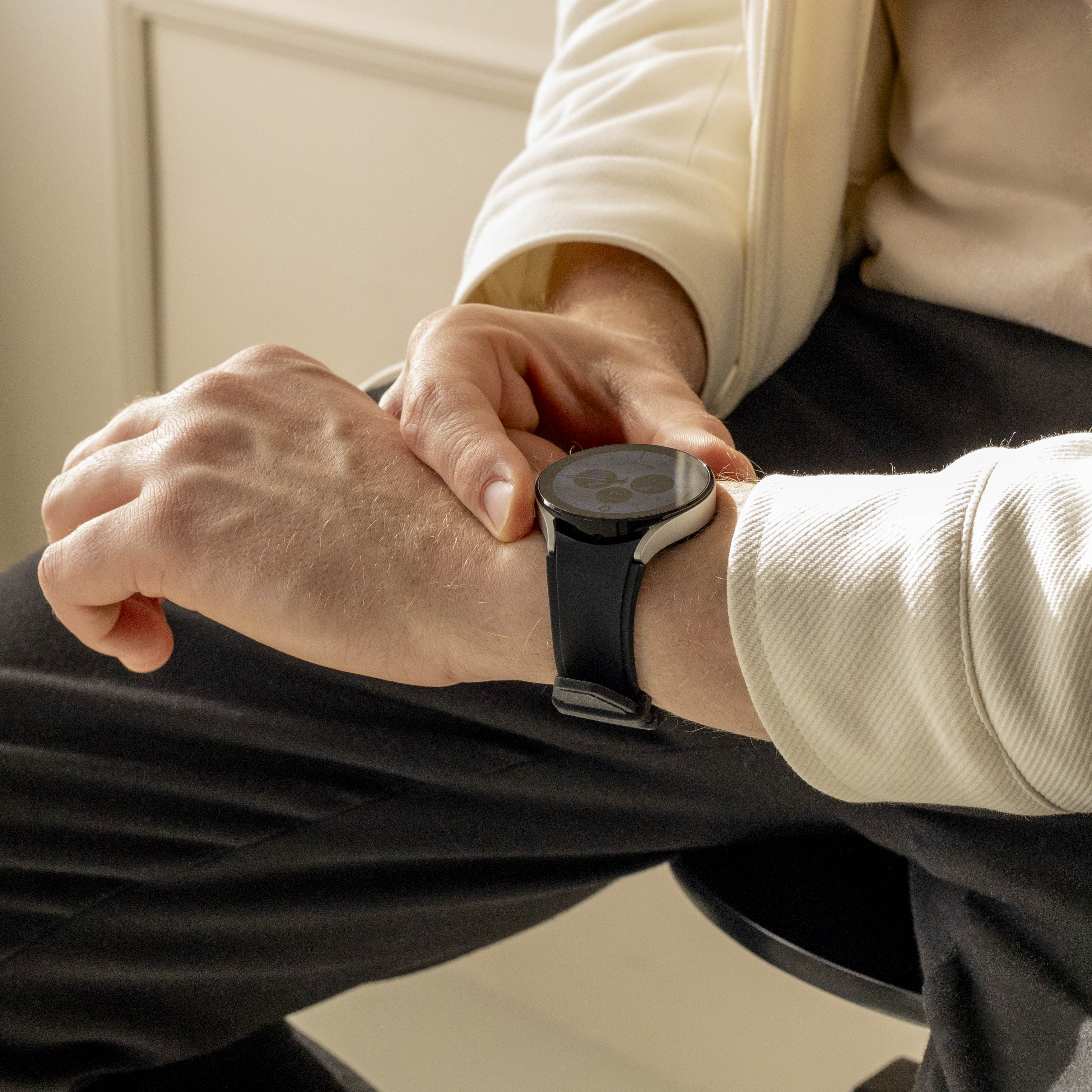 Samsung Galaxy Watch 4 Classic 46mm Silicone Strap Perfect Fit (Black)