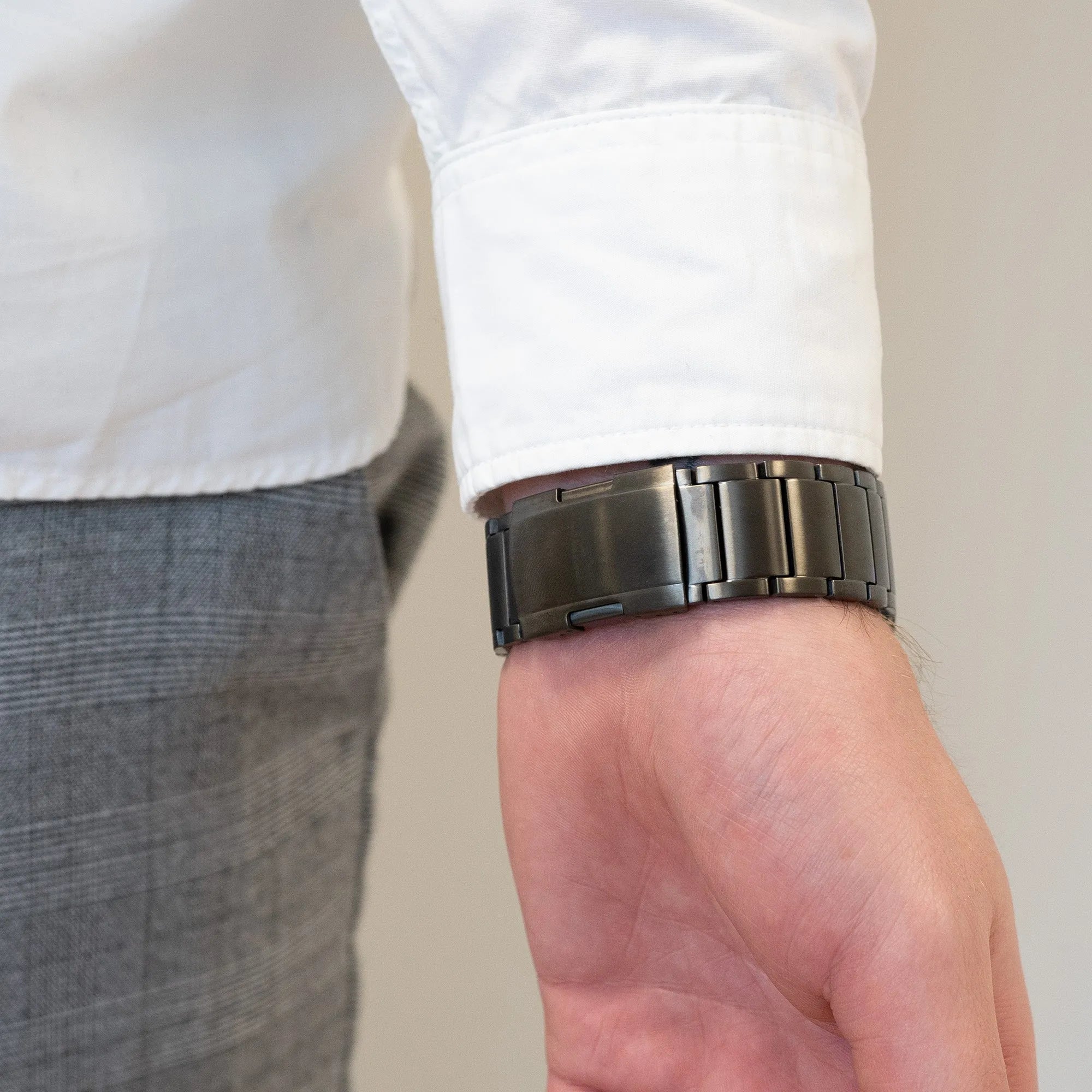 Bandz Apple Watch Titanium Strap 'Classic' (Graphite)