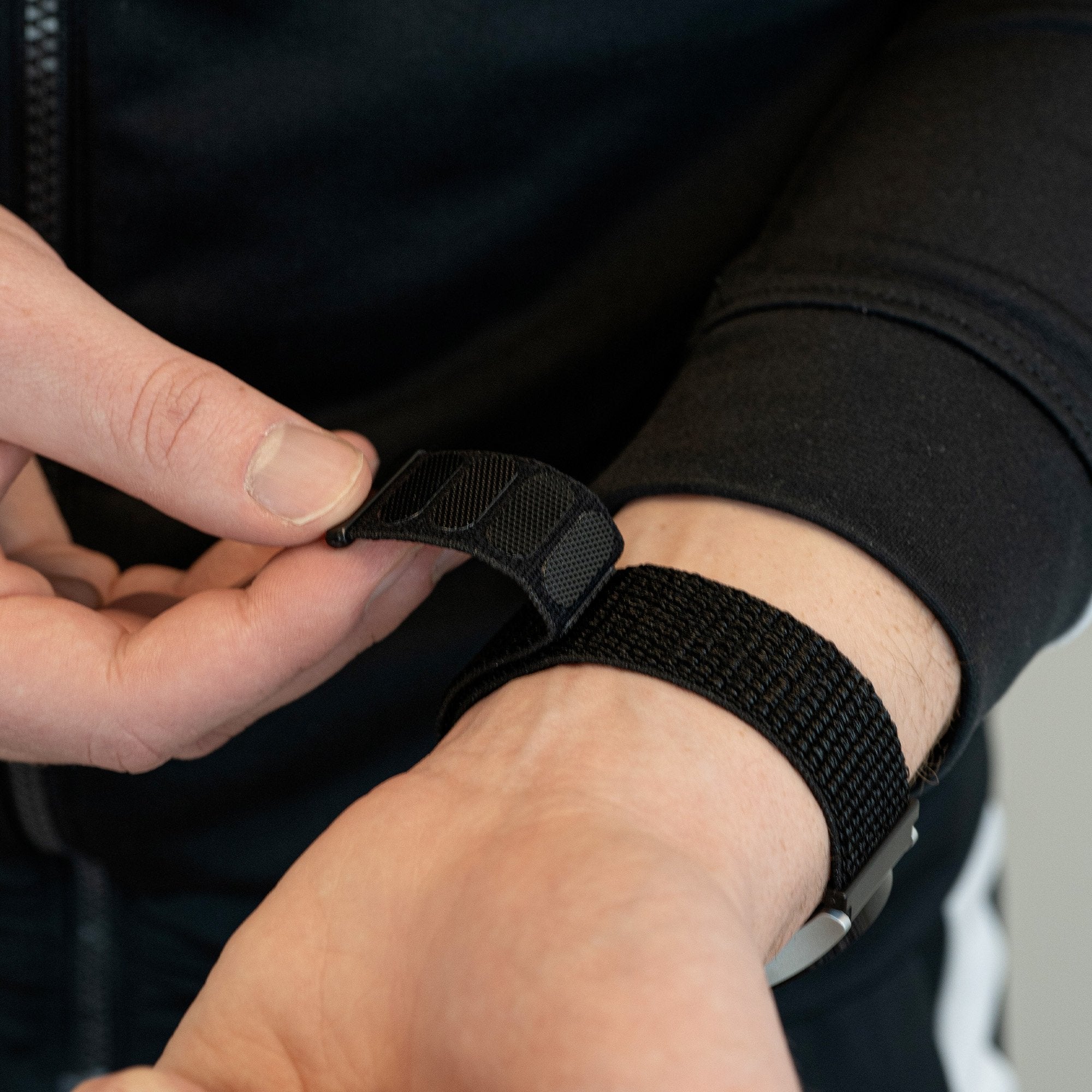 Bandz Garmin Vivoactive 6 Nylon Loop Strap (Black)