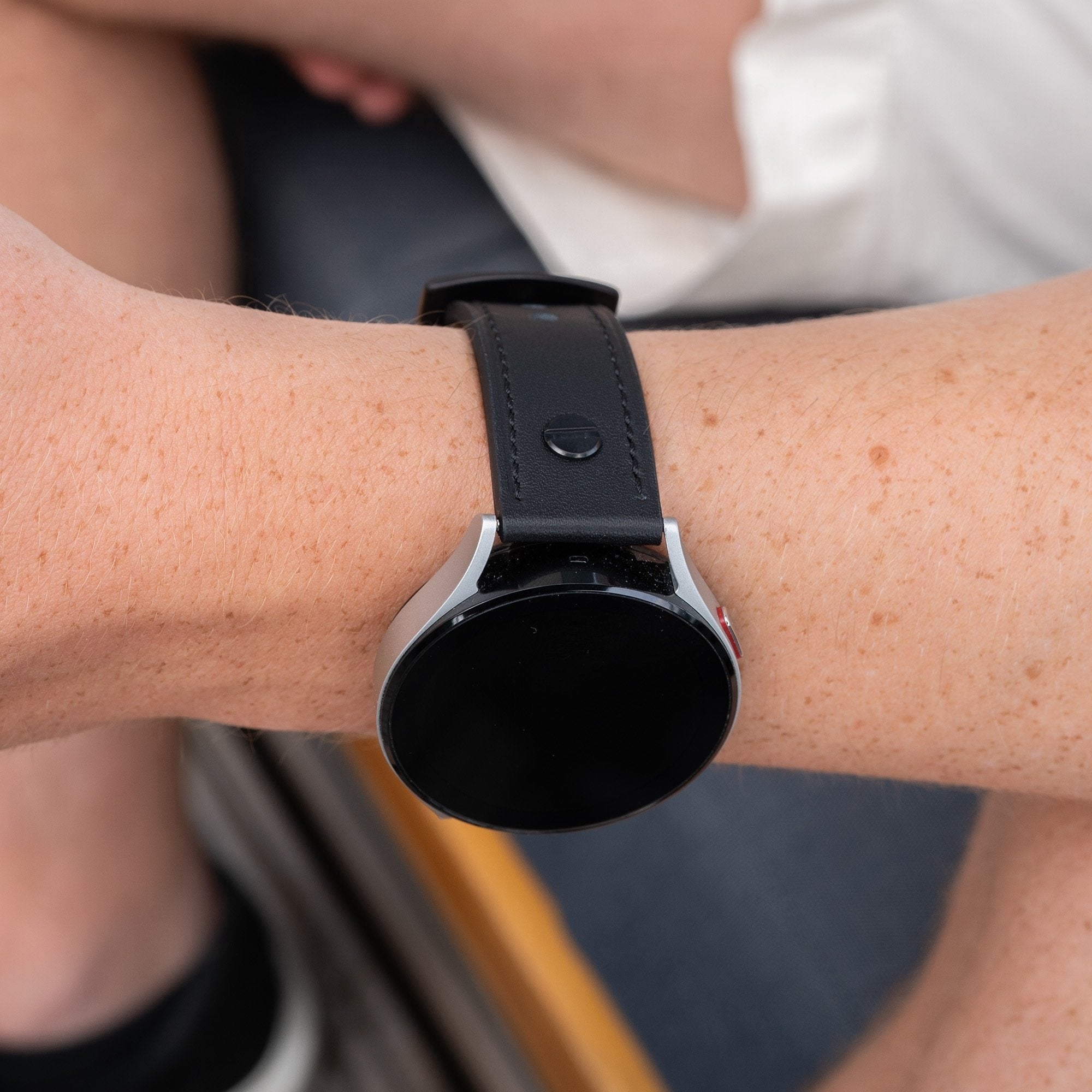 Coros Apex 2 Leather Strap with Screw (Black)