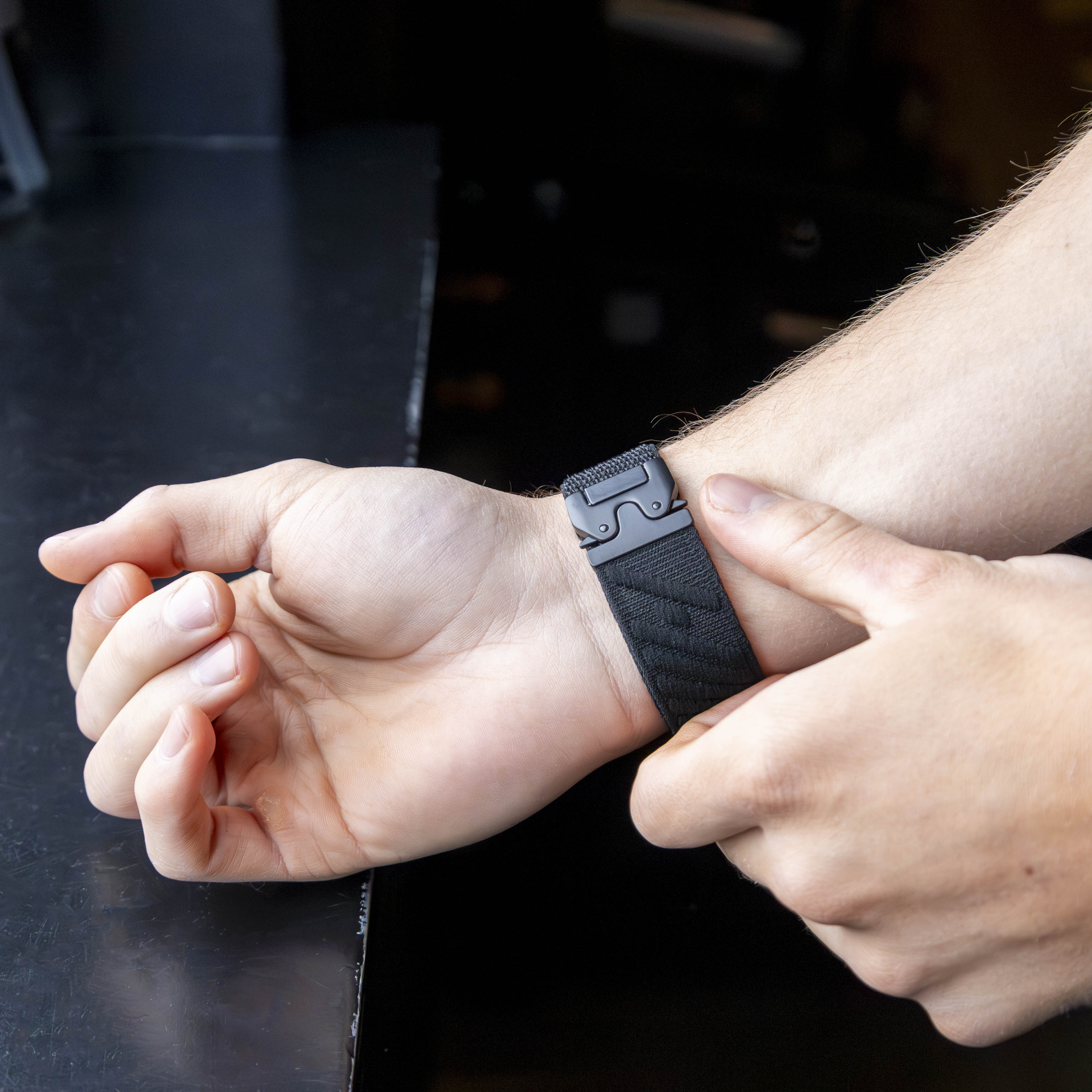 Bandz Apple Watch Nylon Strap 'Wave' with P-Buckle (Black)