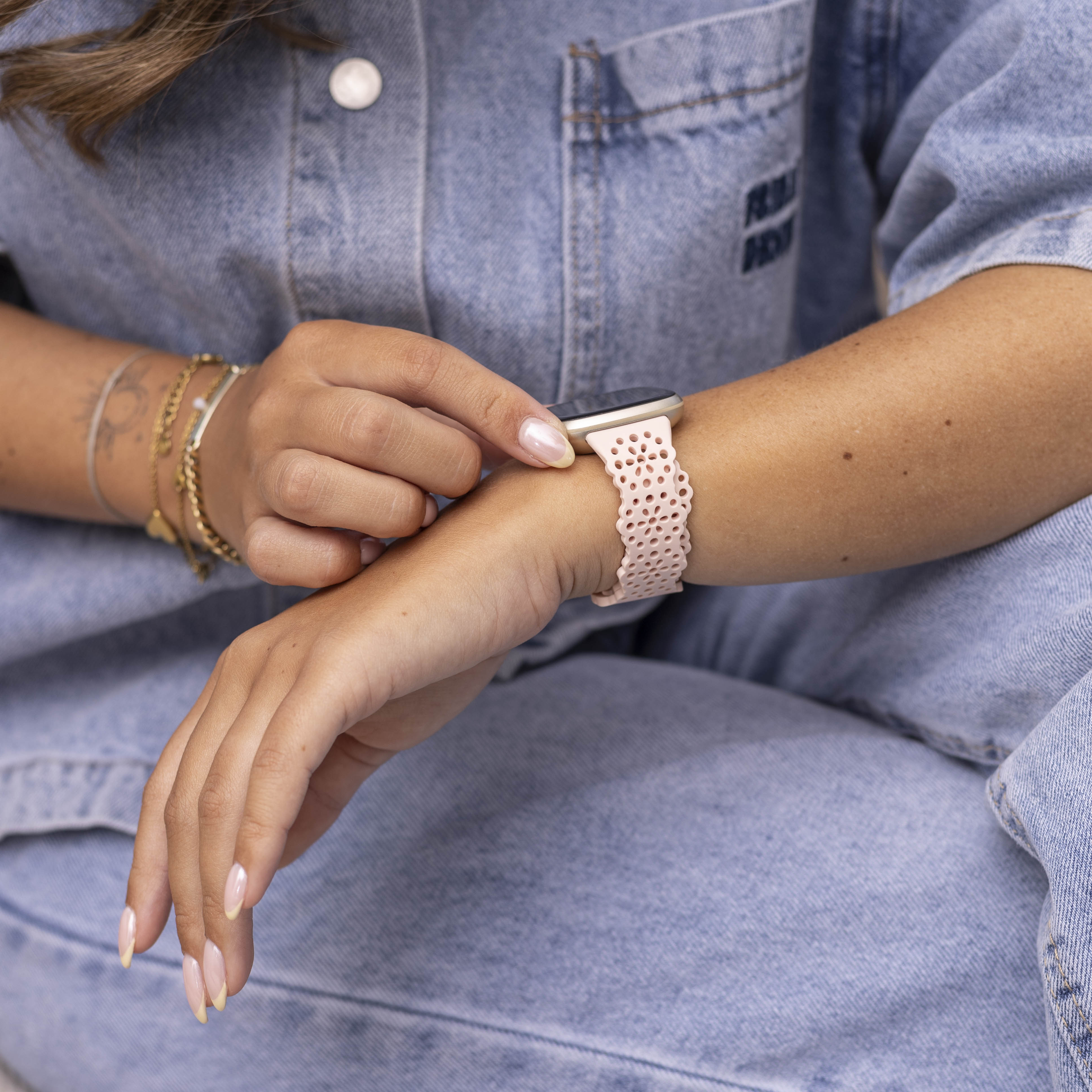 Fitbit Versa 3 Silicone Strap with Pattern (Light Pink)