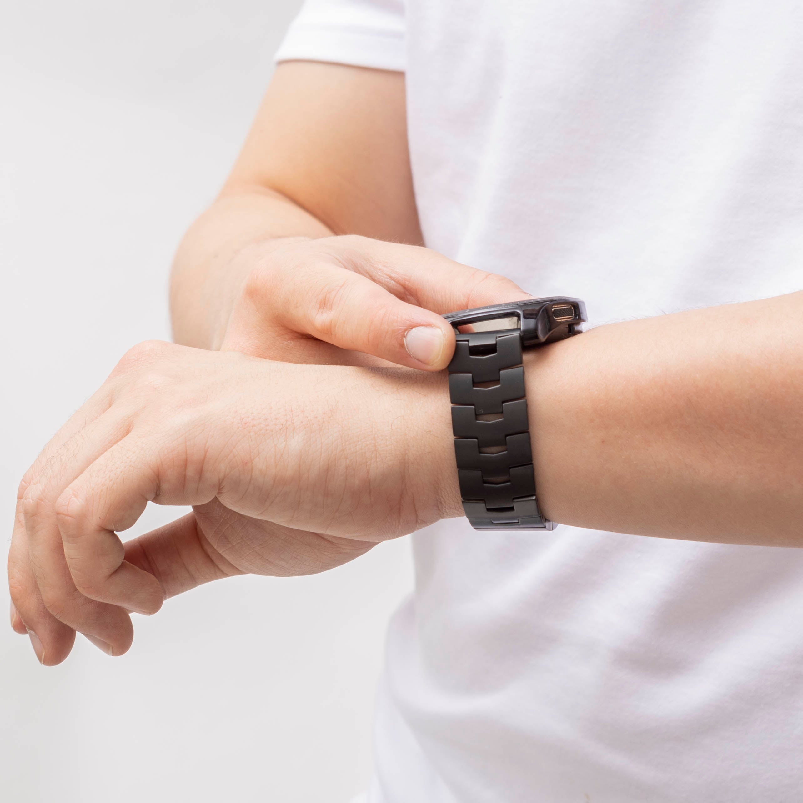 Polar Vantage M Titanium Grain Strap (Flat Clasp) (Black)