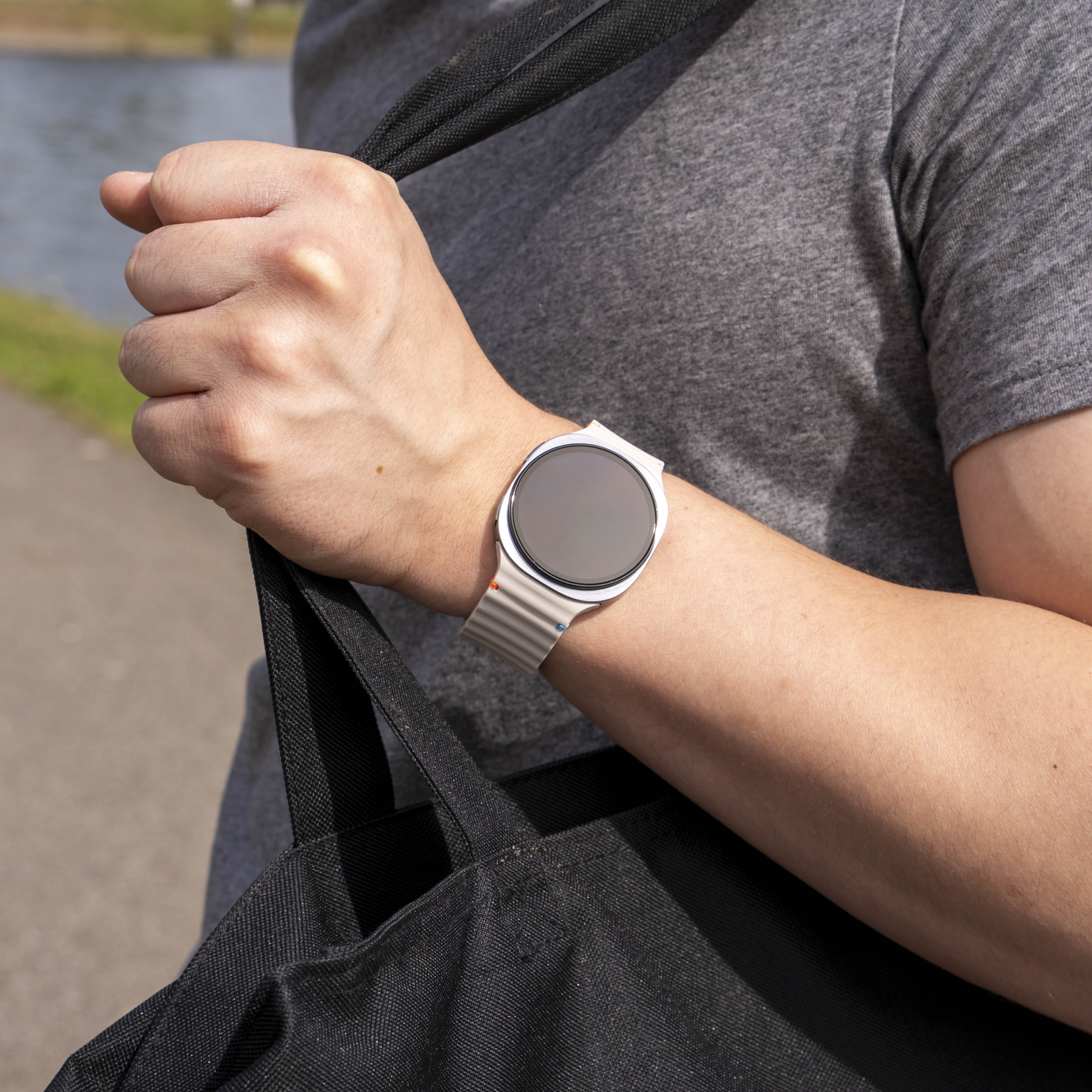 Samsung Galaxy Watch 8 - 44mm Wave Silicone Strap (Starlight)