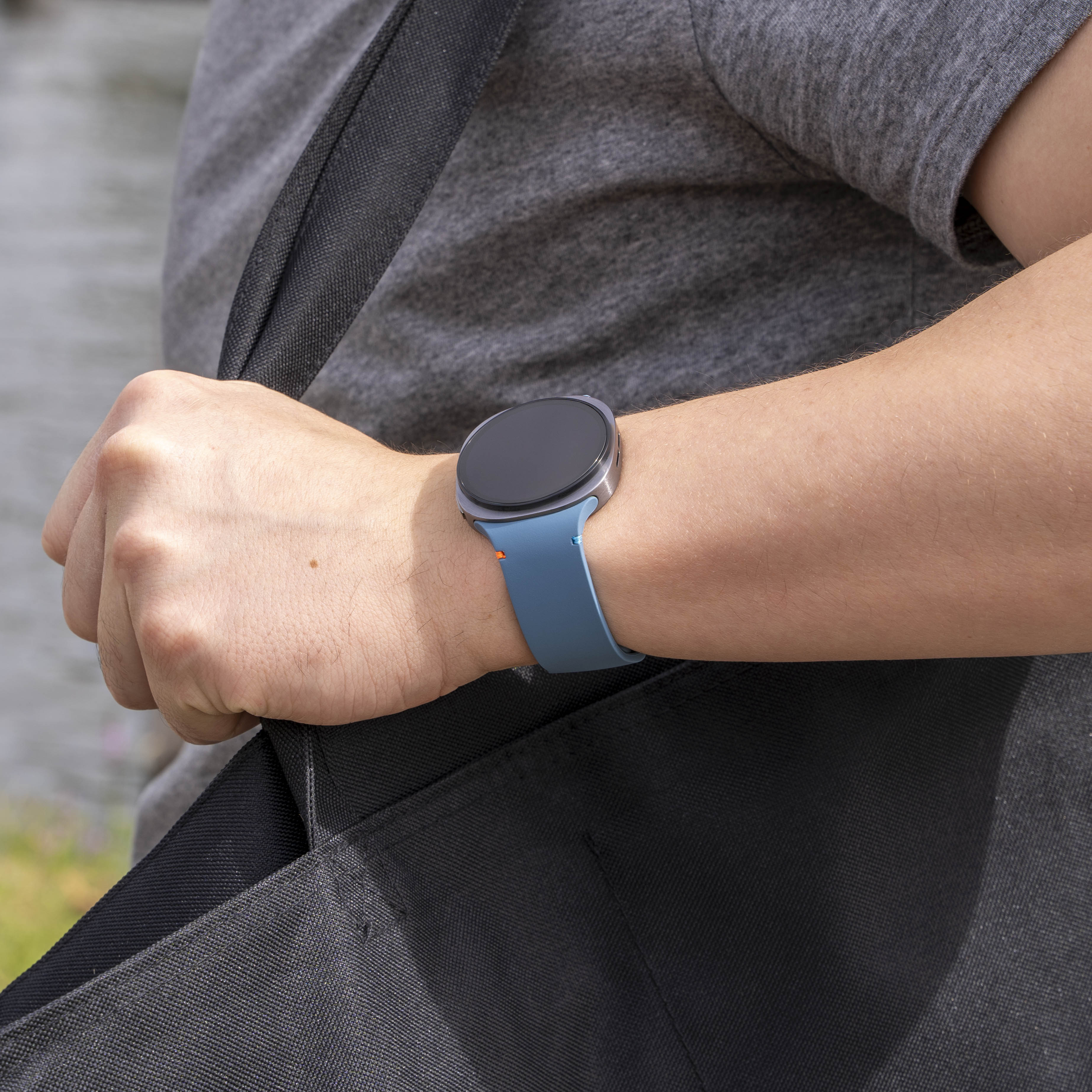 Samsung Galaxy Watch 8 - 44mm Silicone Strap (Blue)