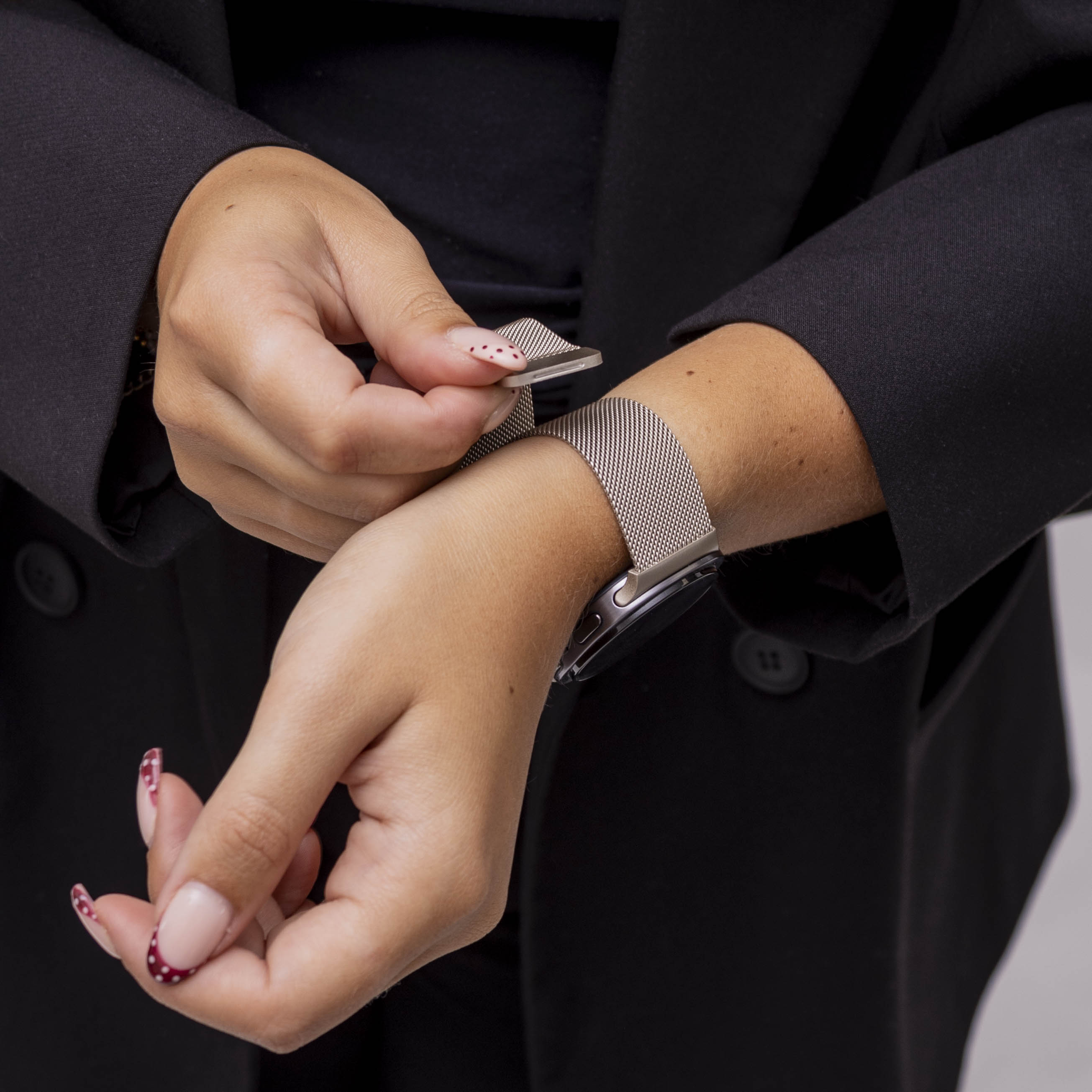 Samsung Galaxy Watch 8 - 44mm Milanese Strap (Starlight)