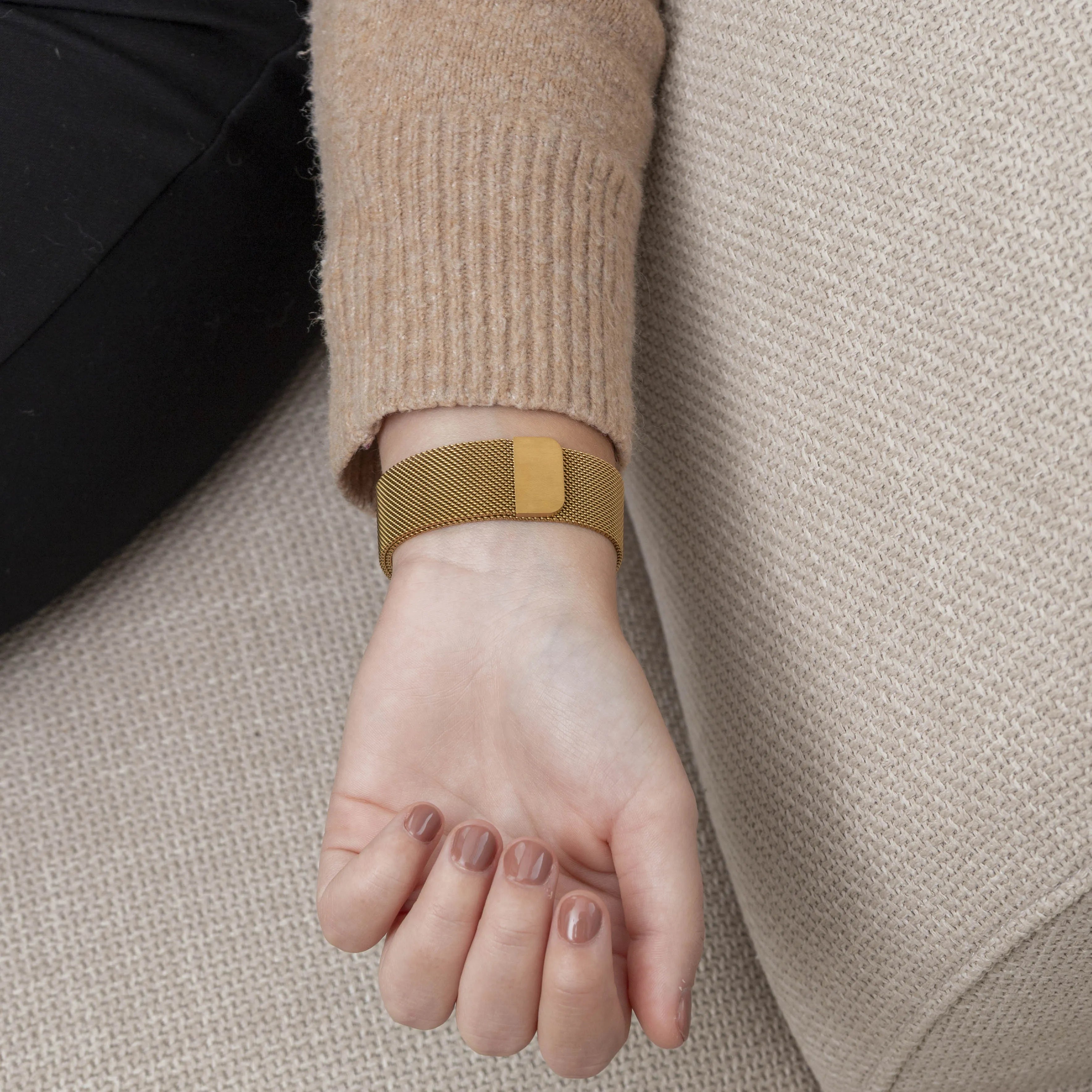 Milanese Strap, gold, lifestyle photo