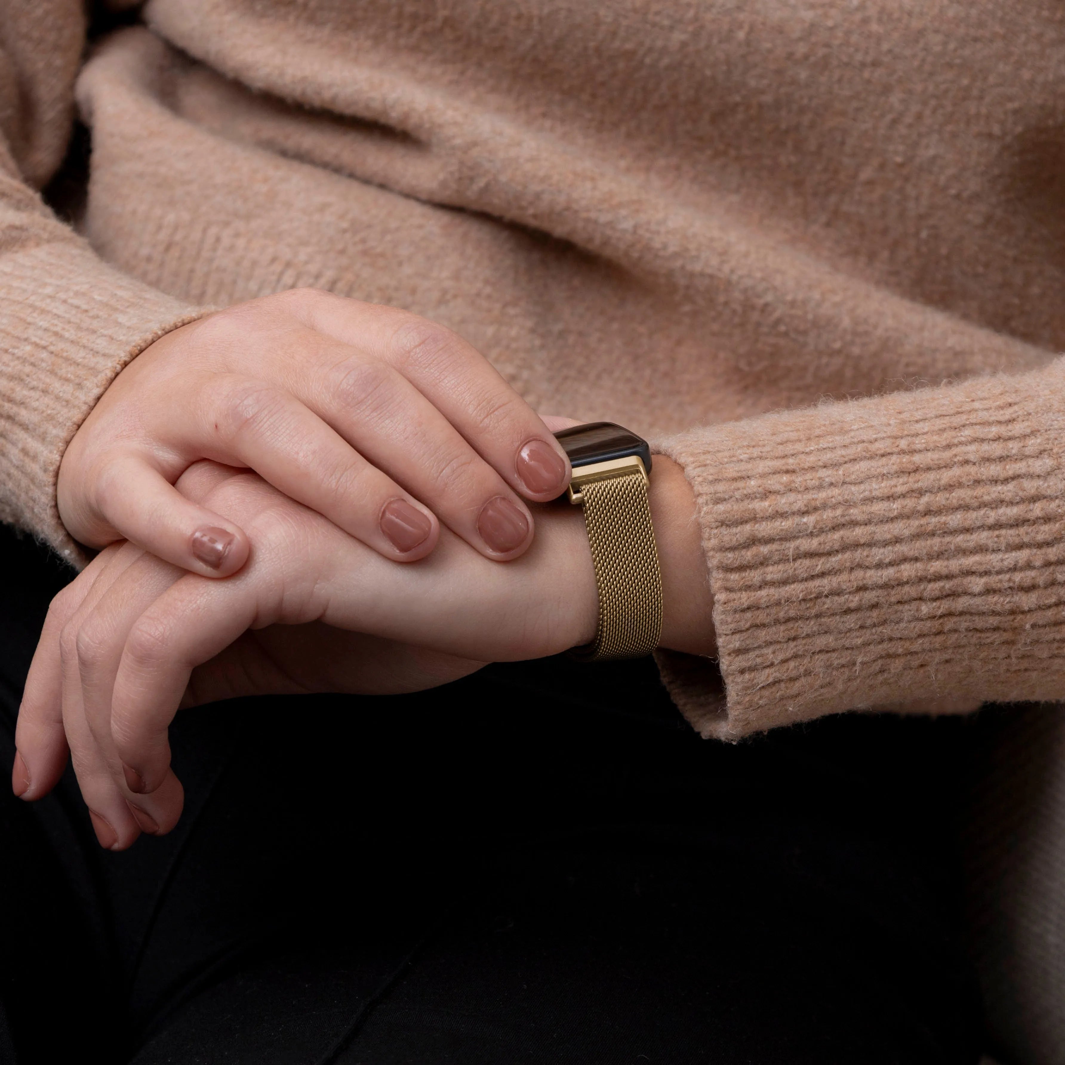 Milanese Strap, gold, lifestyle photo
