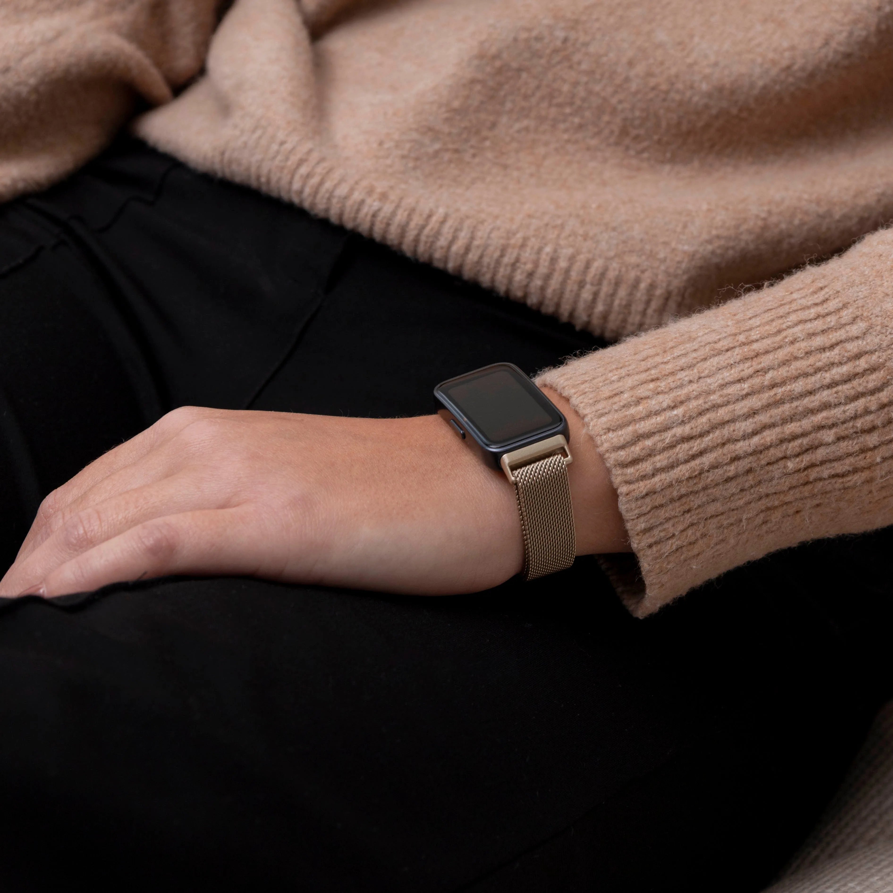 Milanese Strap, champagne, lifestyle photo