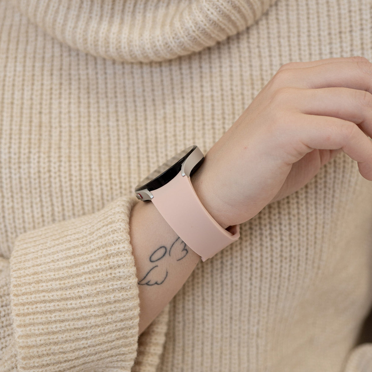 Silicone Strap 'One Push', pink, lifestyle photo
