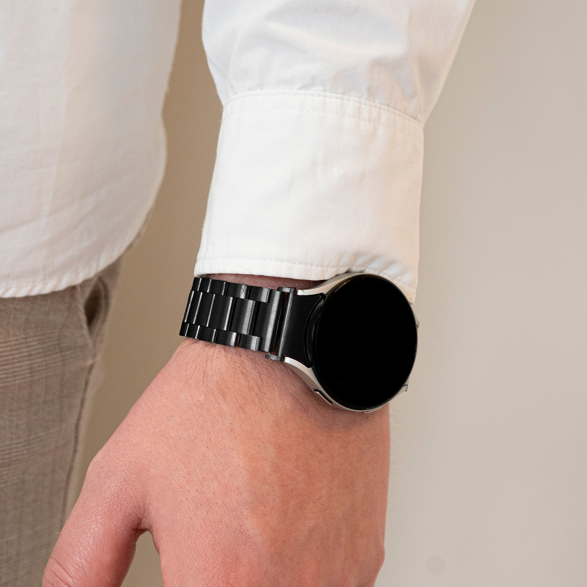 Steel Strap 'One Push', black, lifestyle photo