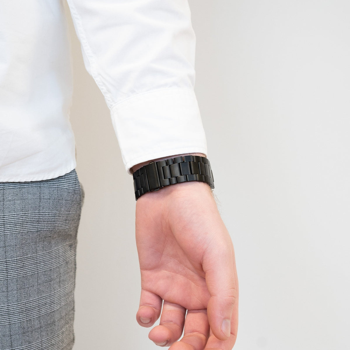 Titanium Strap 'Classic', black, lifestyle photo