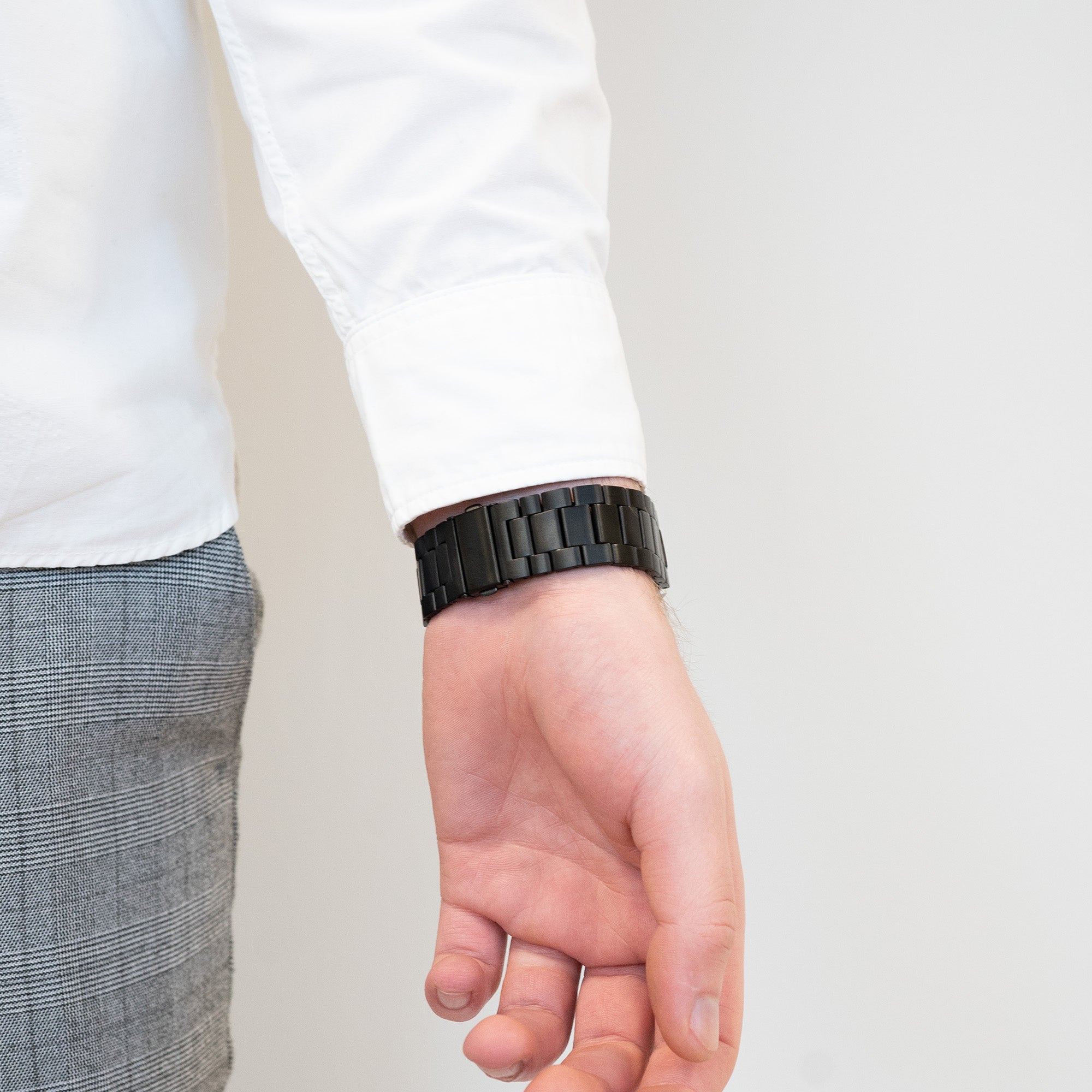 Titanium Strap 'Classic', black, lifestyle photo