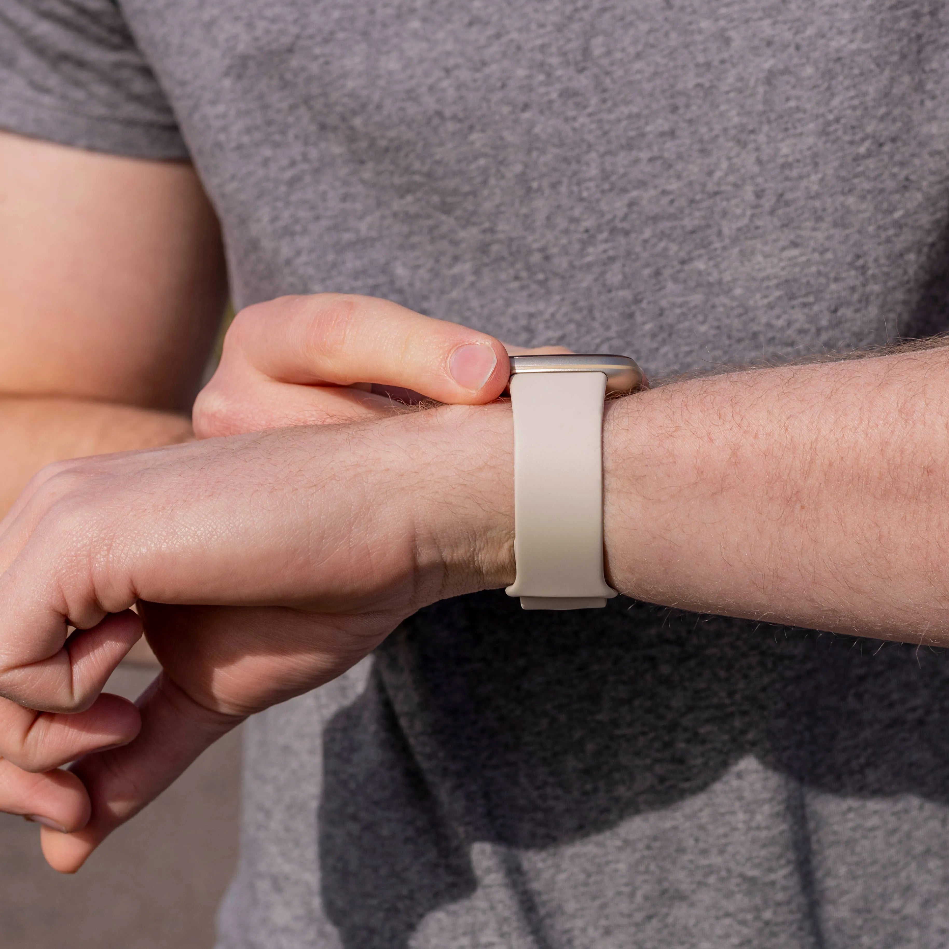 Fitbit Versa 4 Silicone Strap Classic (Off-White)