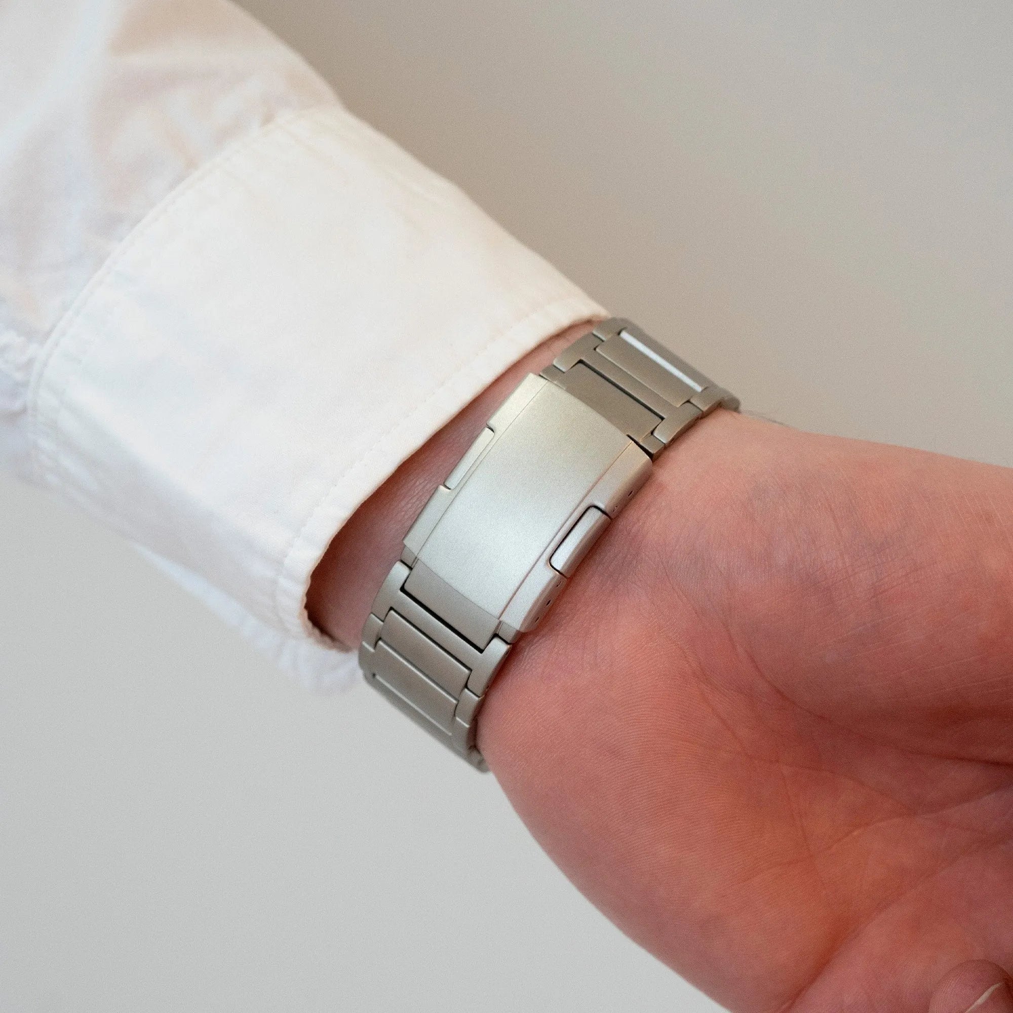 Titanium Strap 'One Push', lifestyle photo