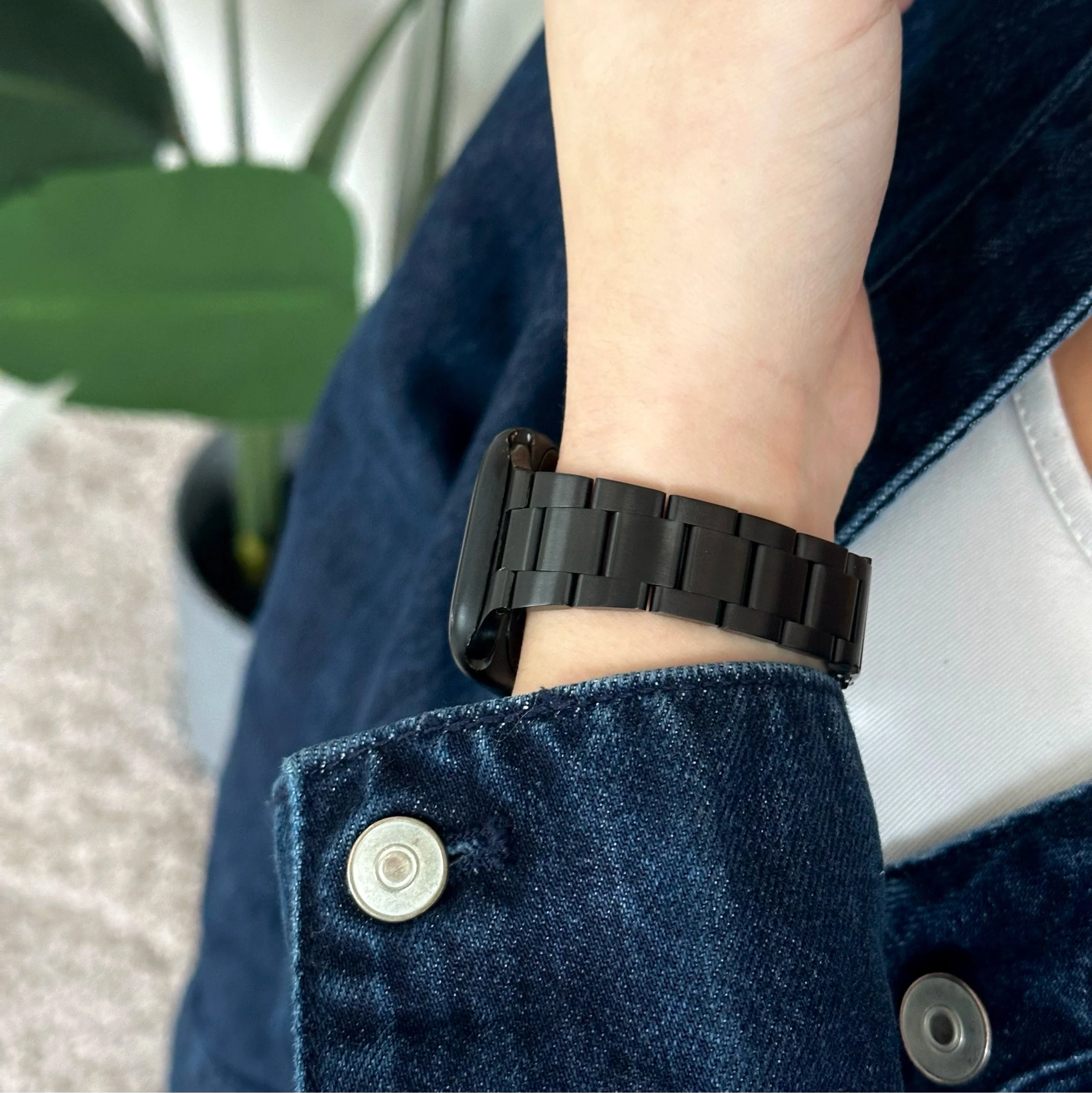 xoxo Wildhearts Apple Watch Slender Steel Strap (Black)