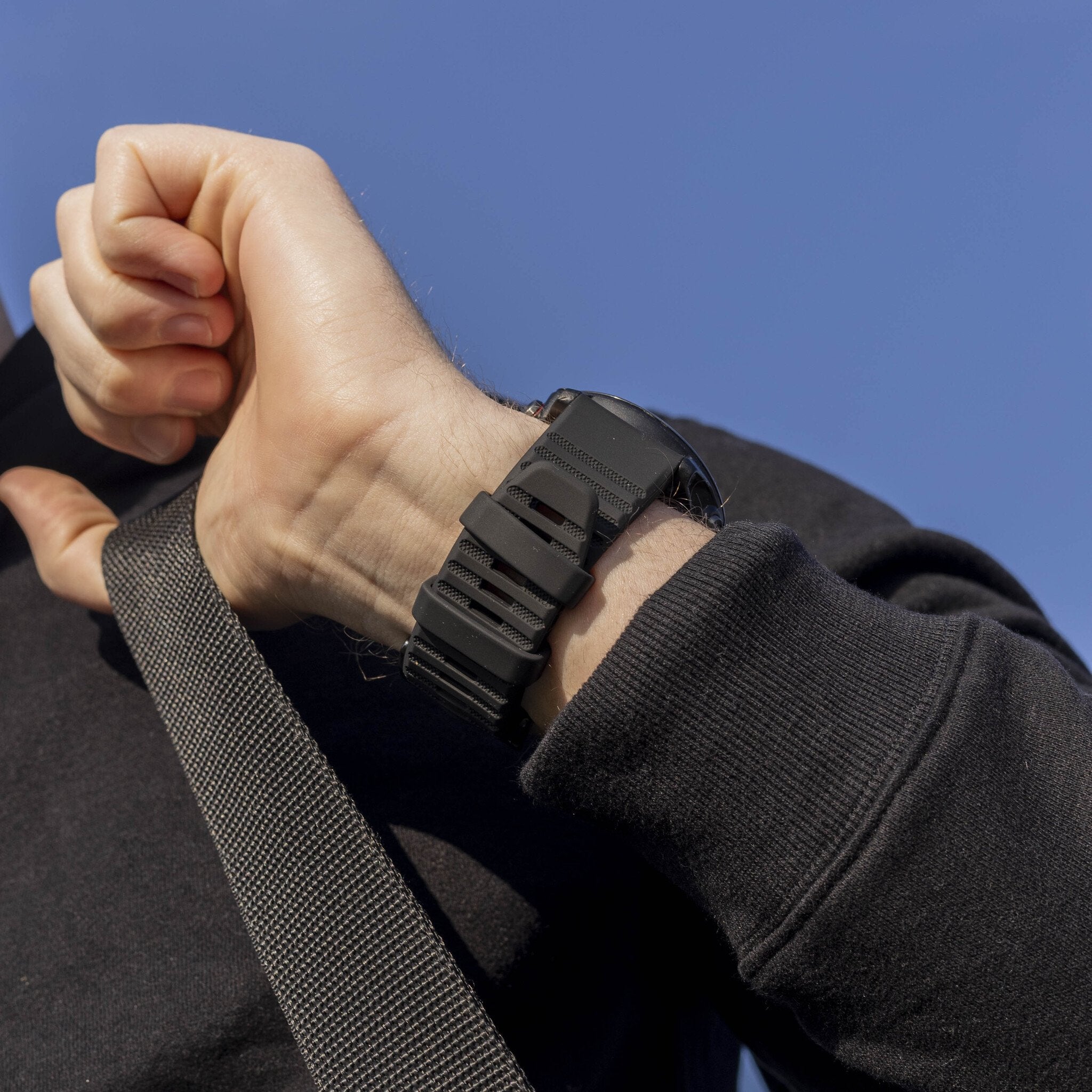 Bandz Garmin Descent MK3i - 51mm Buckled Silicone Strap (Black)