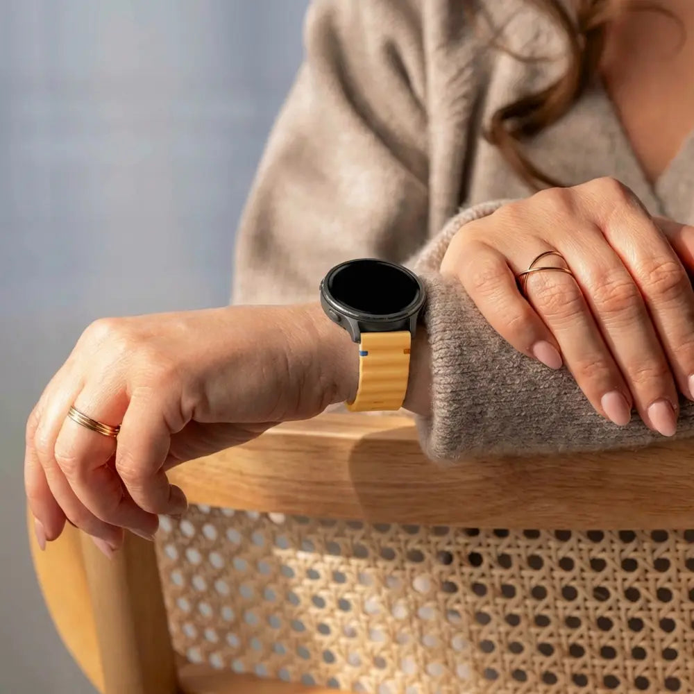 Bandz Garmin Venu 4 - 41mm Silicone Strap 'Wave' (Dark Yellow)