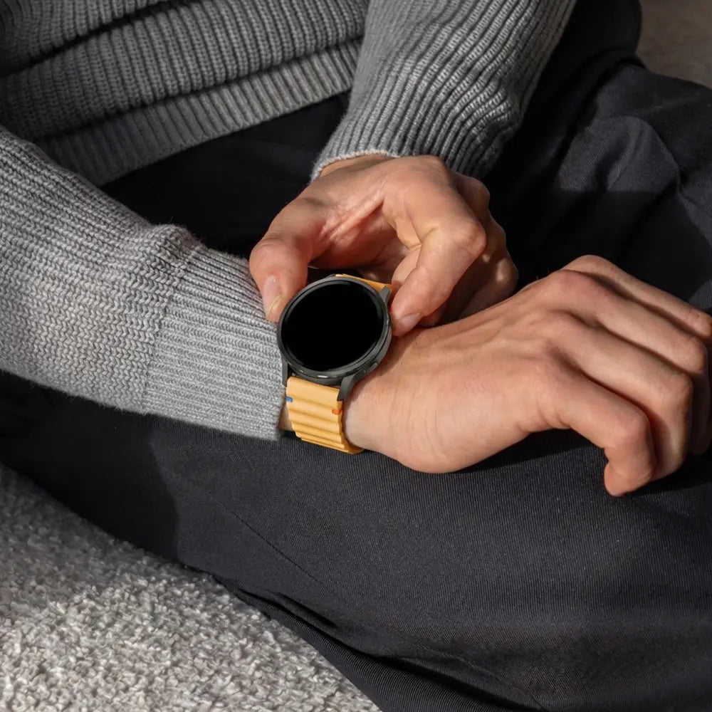 Bandz Garmin Venu 4 - 41mm Silicone Strap 'Wave' (Dark Yellow)