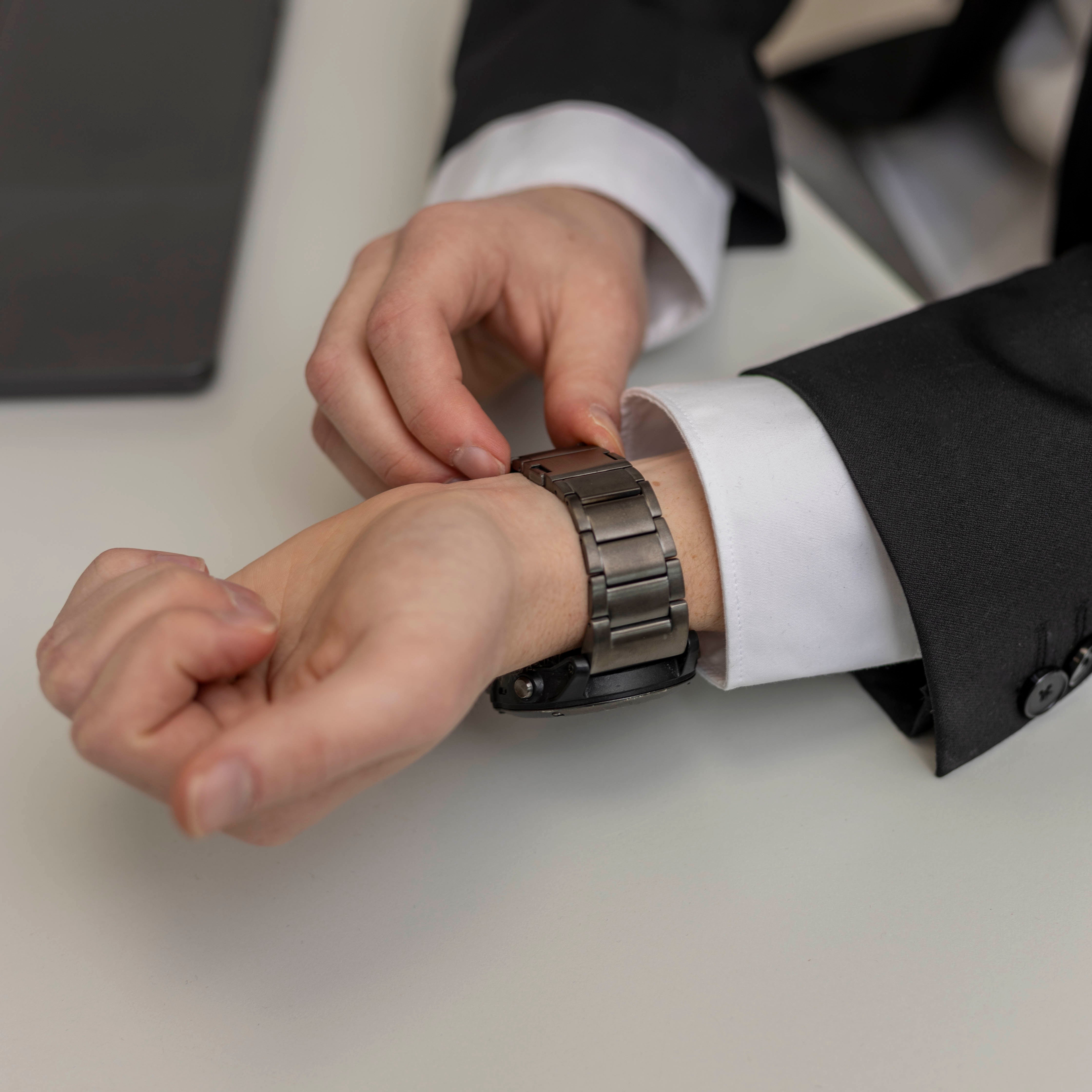 Garmin Instinct 3 - 50mm Magnetic Titanium Strap (Graphite)