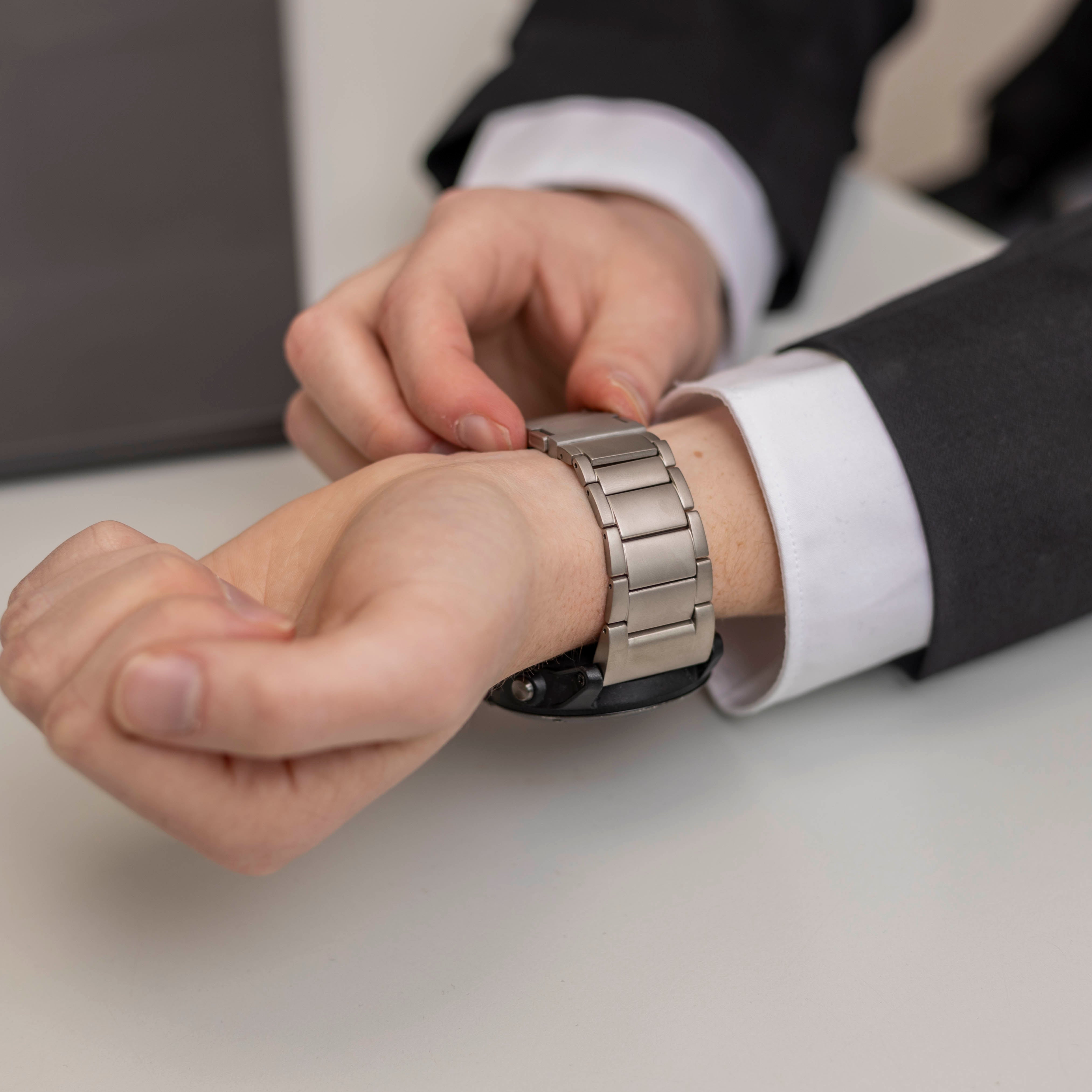 Garmin Enduro 1 / 2 / 3 Magnetic Titanium Strap (Titanium)