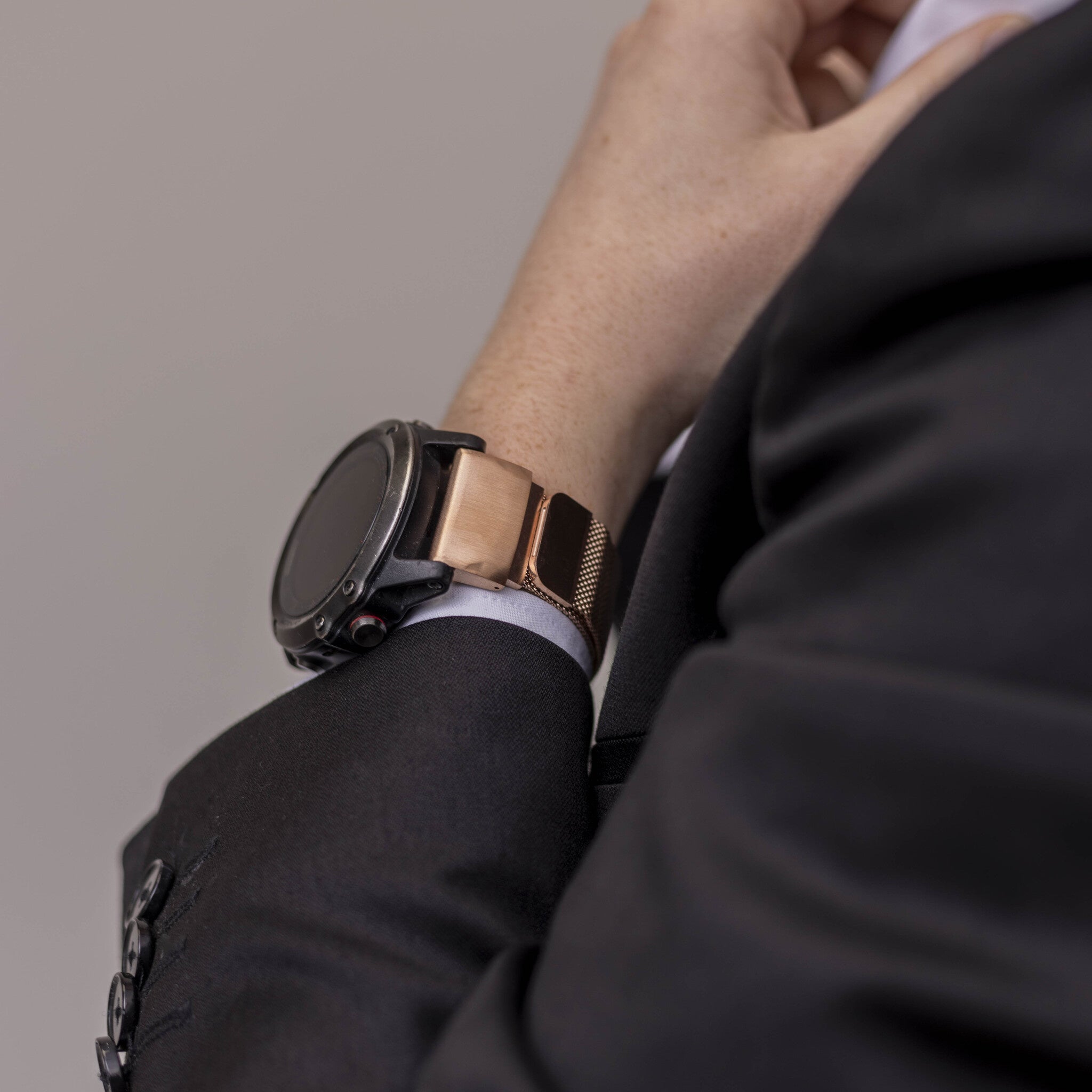 Garmin Forerunner 970 Milanese Strap (Rose Gold)