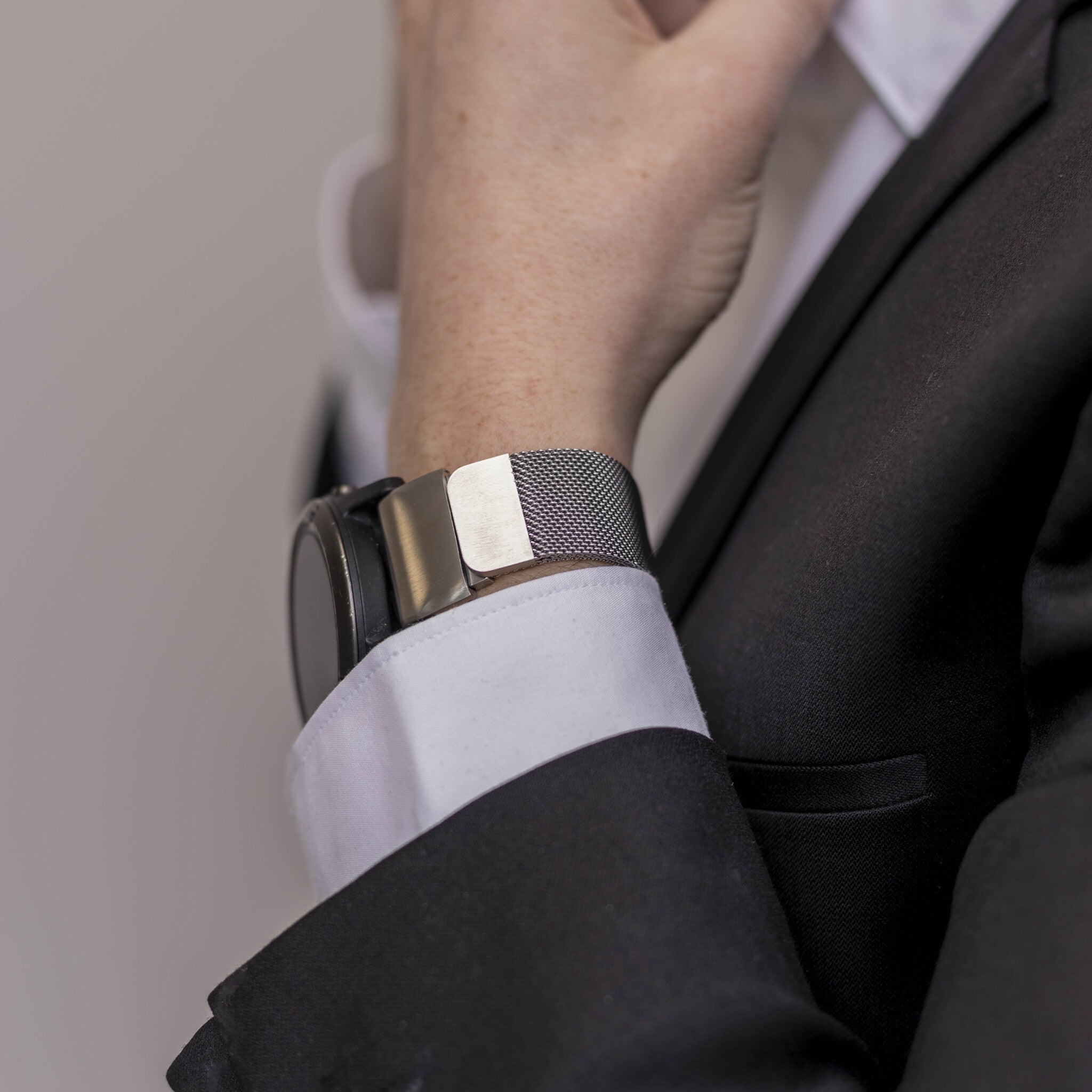 Garmin Fenix 8 - 47mm Milanese Strap (Silver)