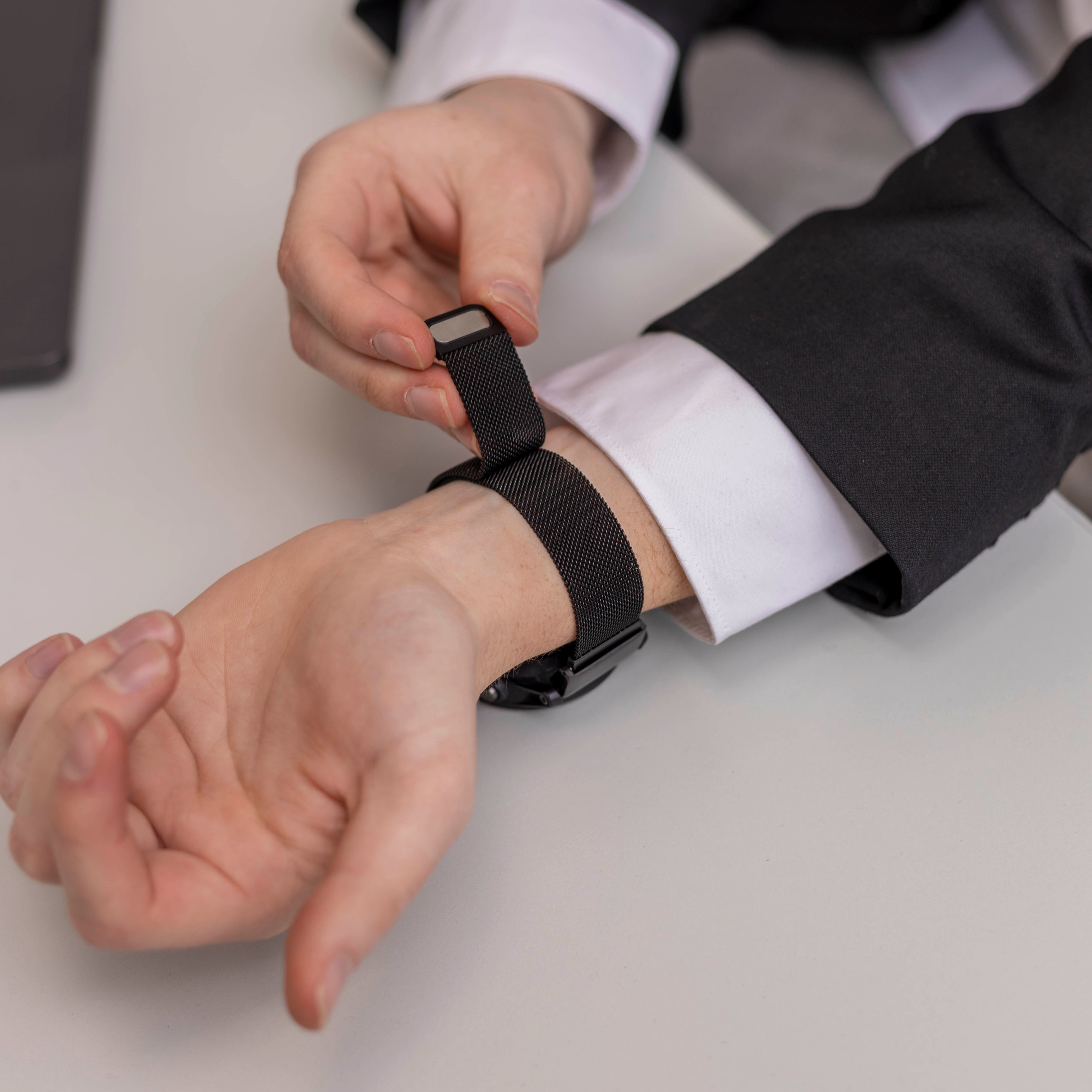 Garmin Epix Pro (Gen 2) 51mm Milanese Strap (Black)