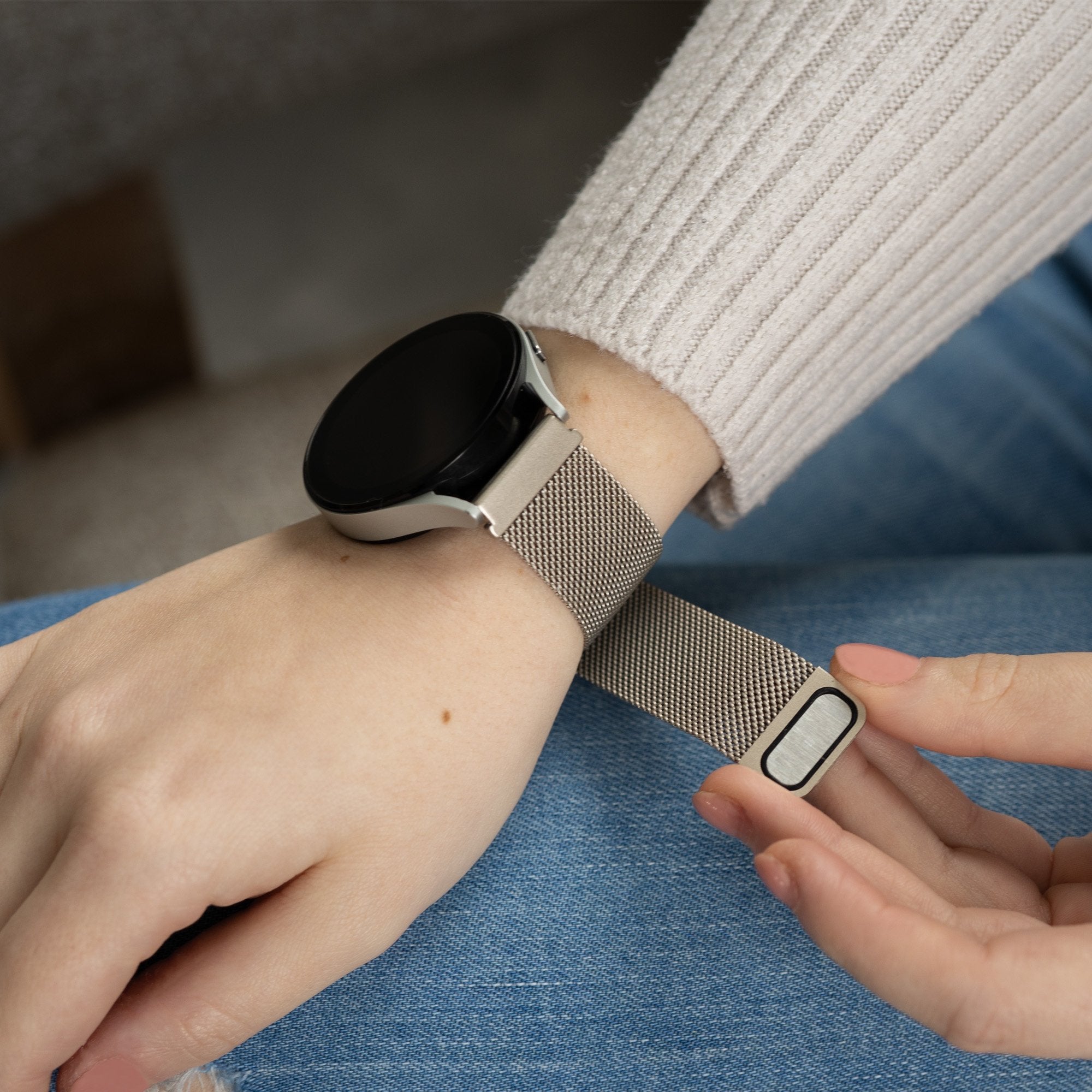 Samsung Galaxy Watch 6 - 40mm Milanese Strap (Starlight)