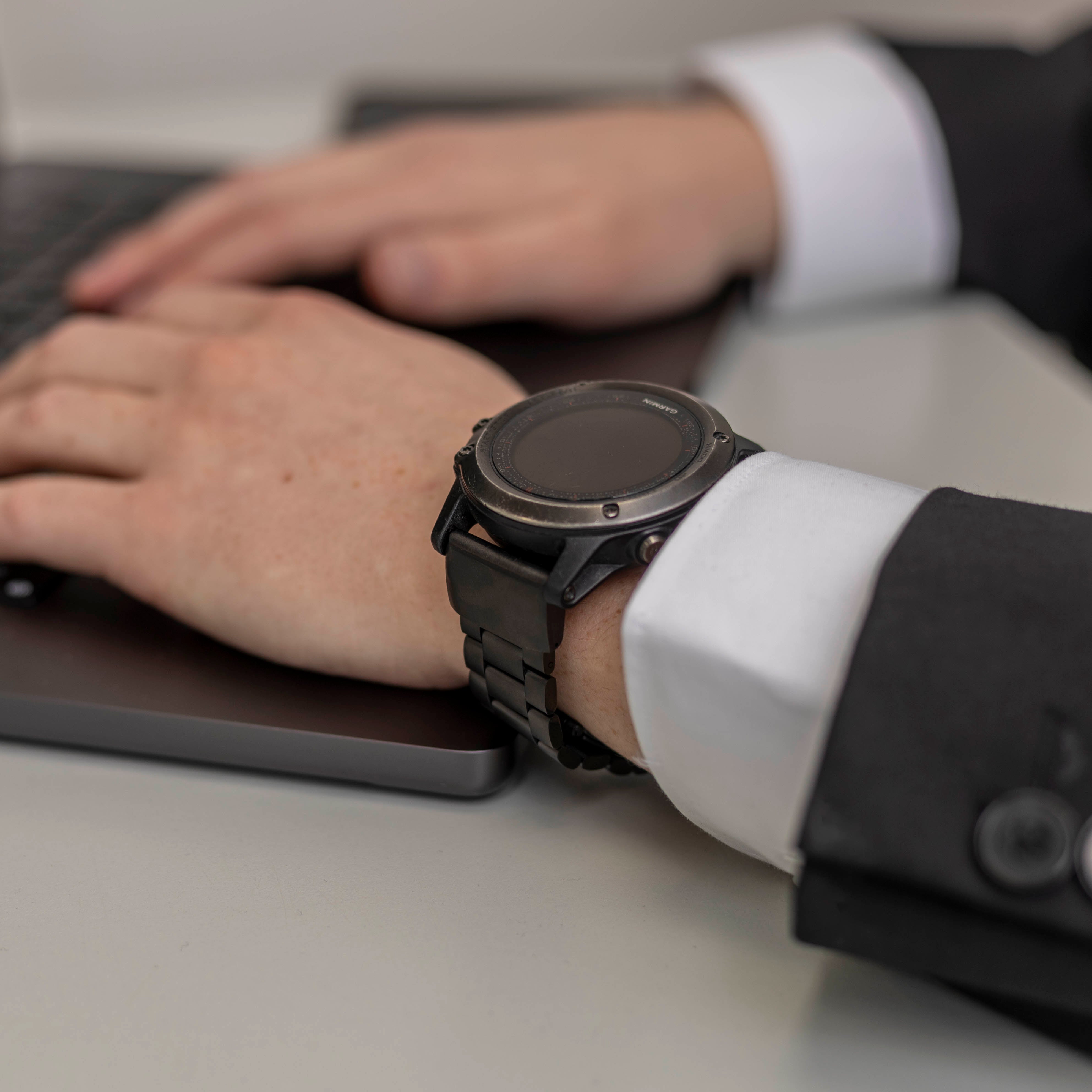 Bandz Garmin Instinct 3 - 50mm Steel Strap 'Classic' (Black)