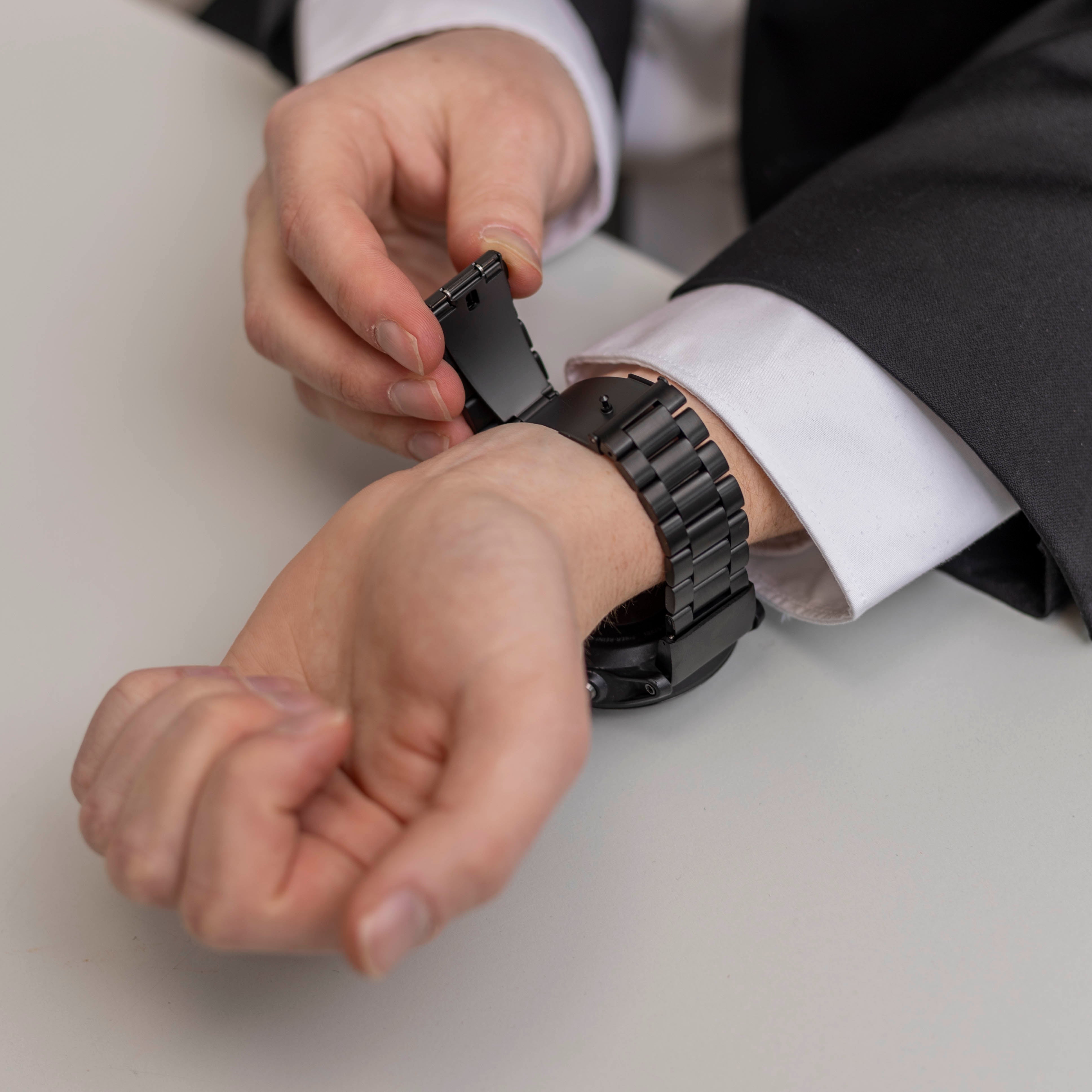 Bandz Garmin Enduro 1 / 2 / 3 Steel Strap 'Classic' (Black)