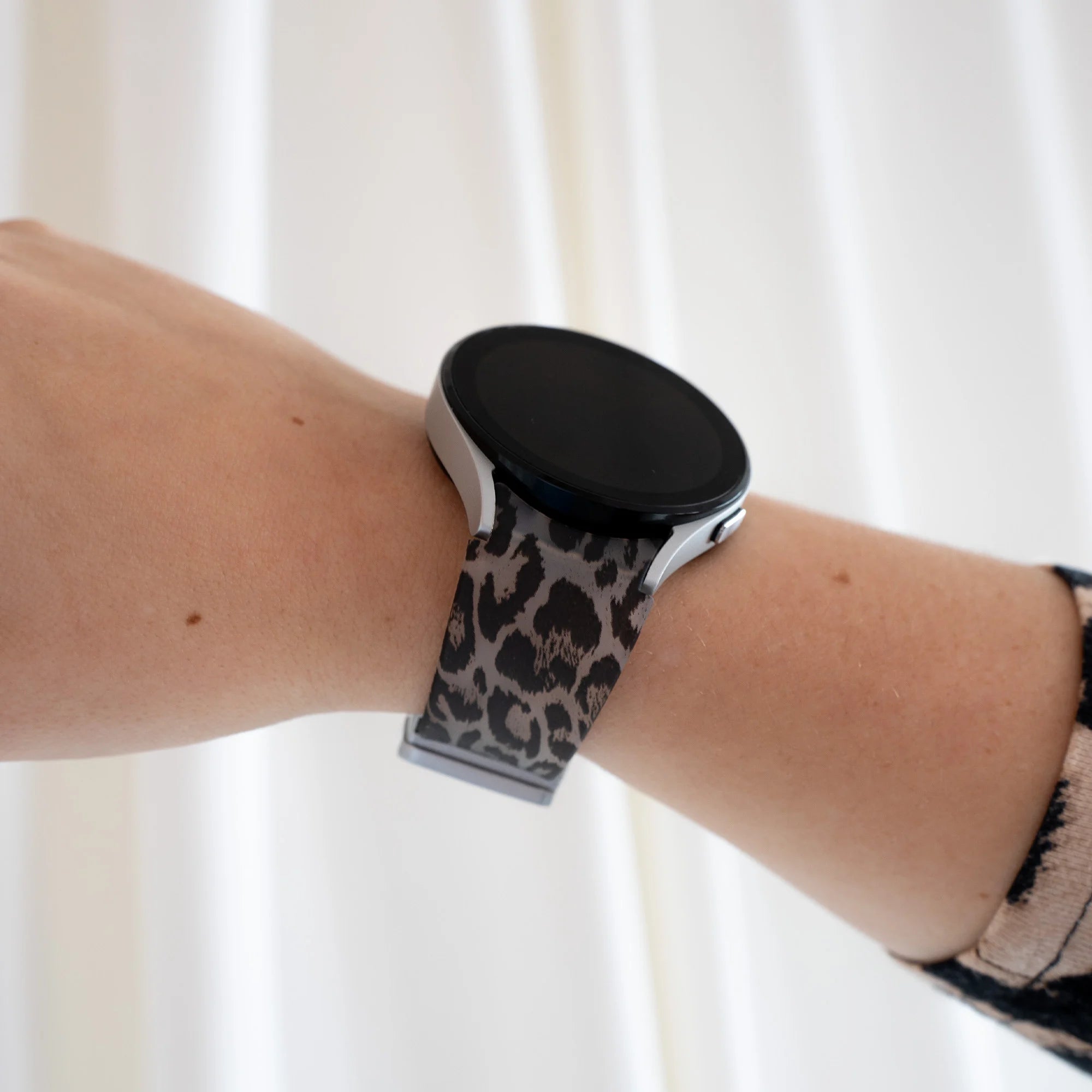 Samsung Galaxy Watch 4 40mm Glow in the Dark D-Buckle Strap Leopard