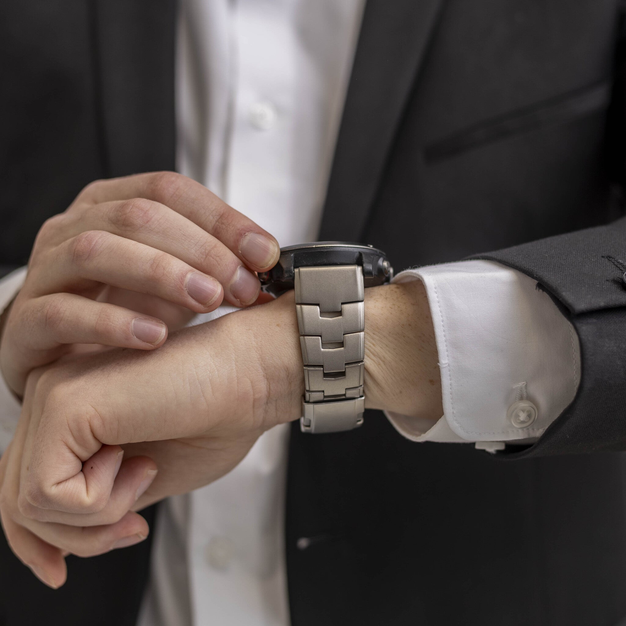 Garmin Fenix 8 Pro - 51mm Titanium Strap (Titanium)