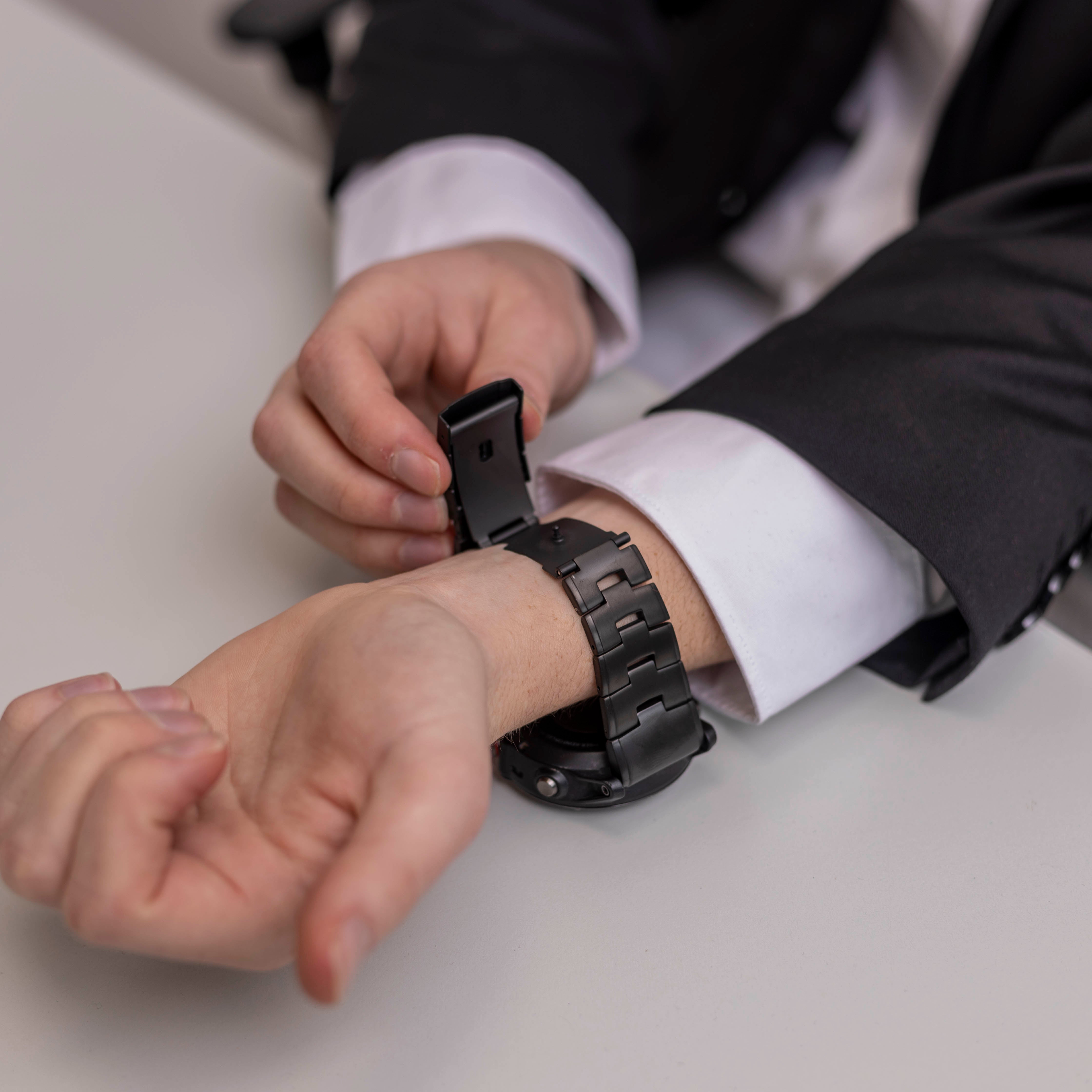 Bandz Garmin Enduro 1 / 2 / 3 Titanium Link Strap (Black)