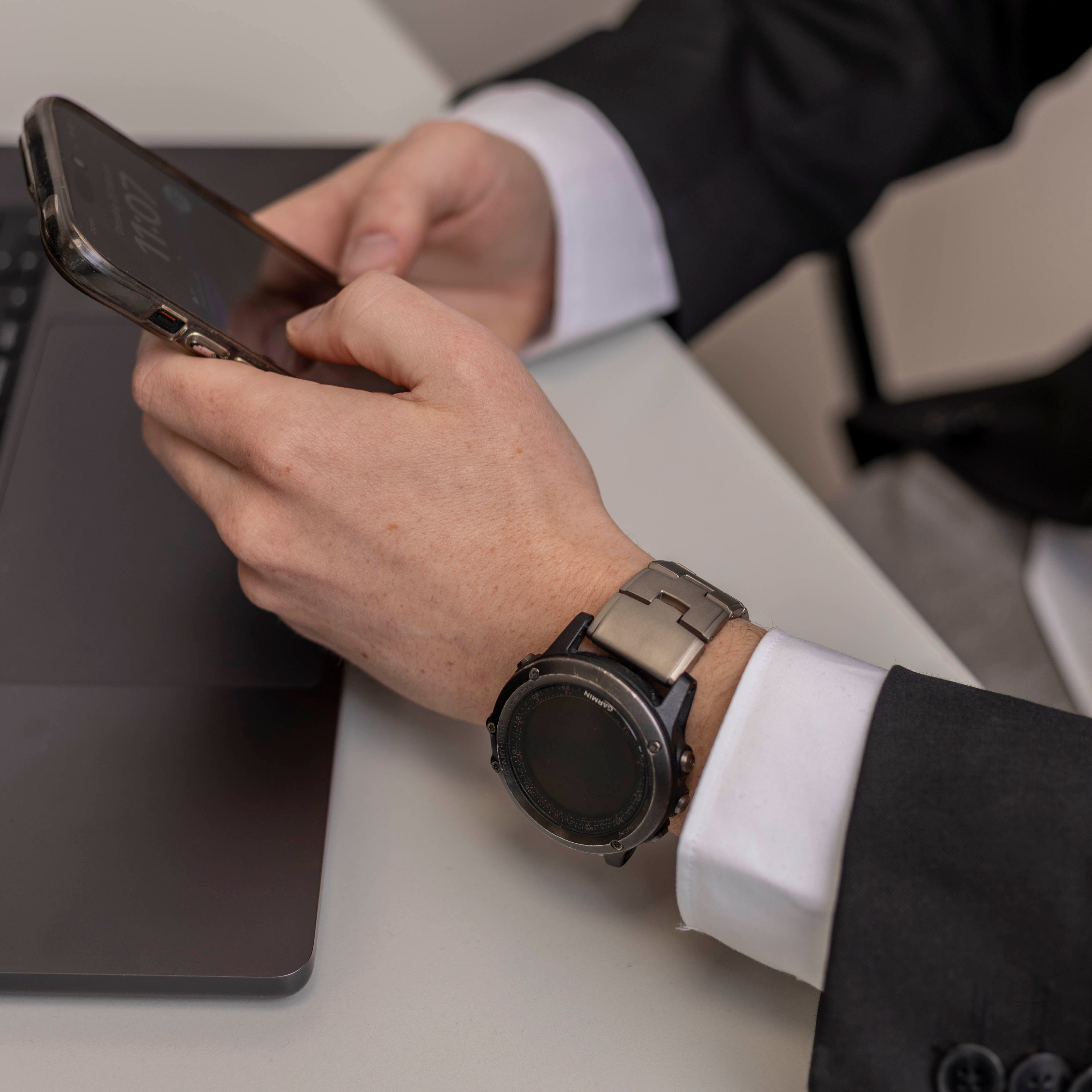 Garmin Fenix 8 - 51mm Titanium Strap (Titanium)