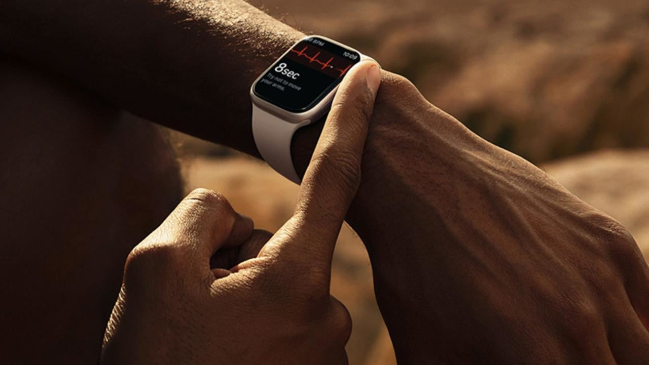 Activity tracker versus smartwatch