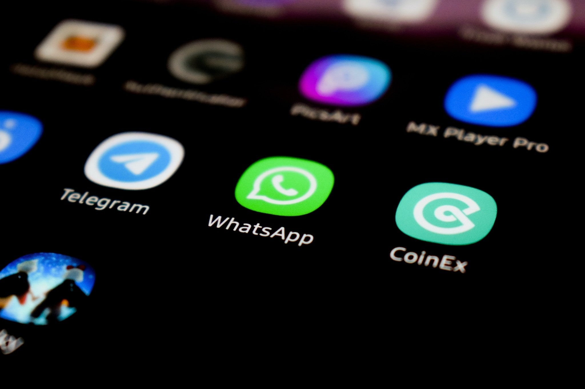 How do you use WhatsApp on Samsung Galaxy Watch 4?