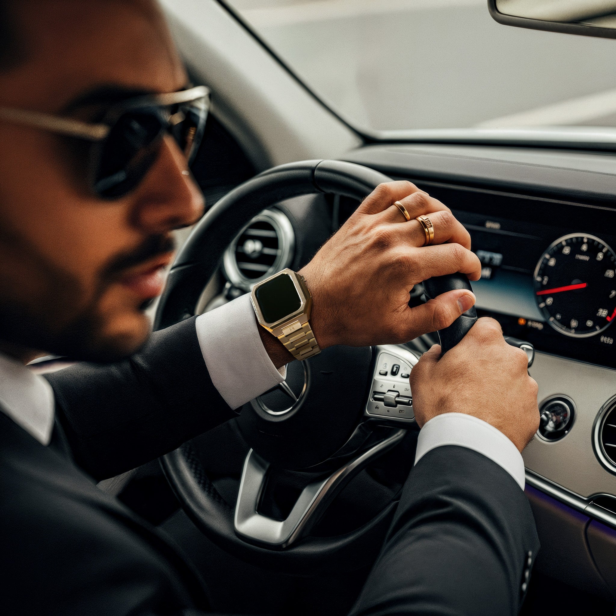 Reqior Apple Watch 45mm Case with Steel Strap 'Nautilus' (Gold)