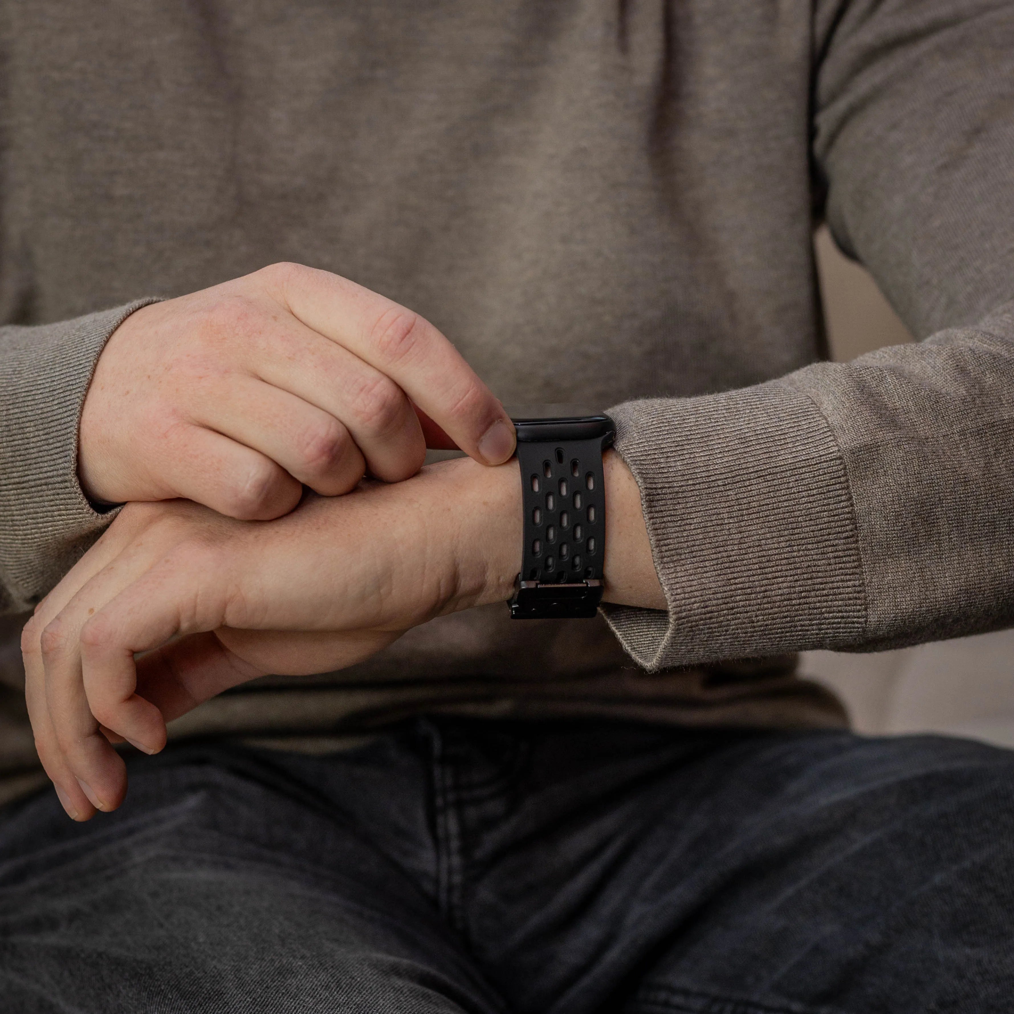 Apple Watch Silicone Air Strap with P-Buckle (Black)