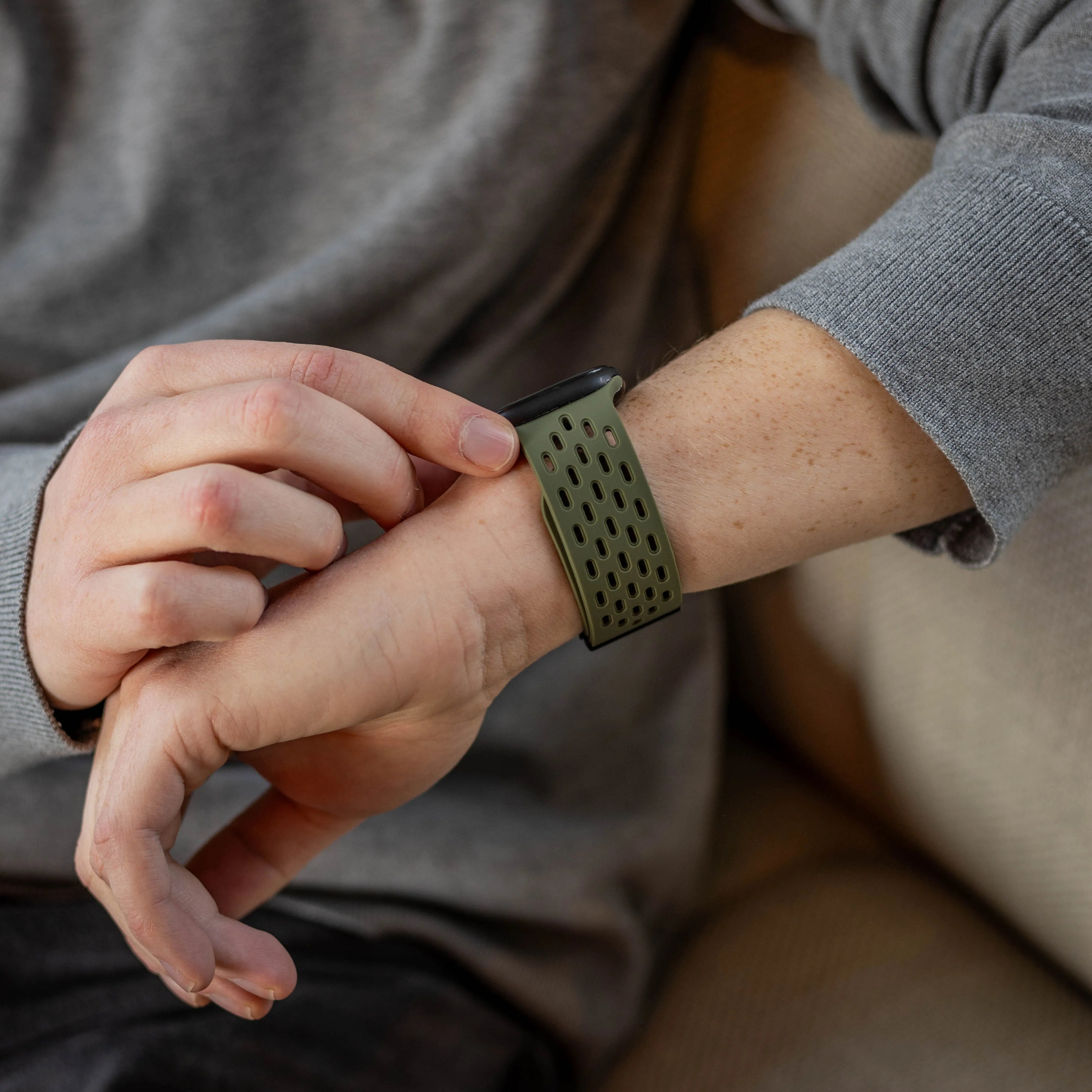 Apple Watch Silicone Air Strap with P-Buckle (Army Green)