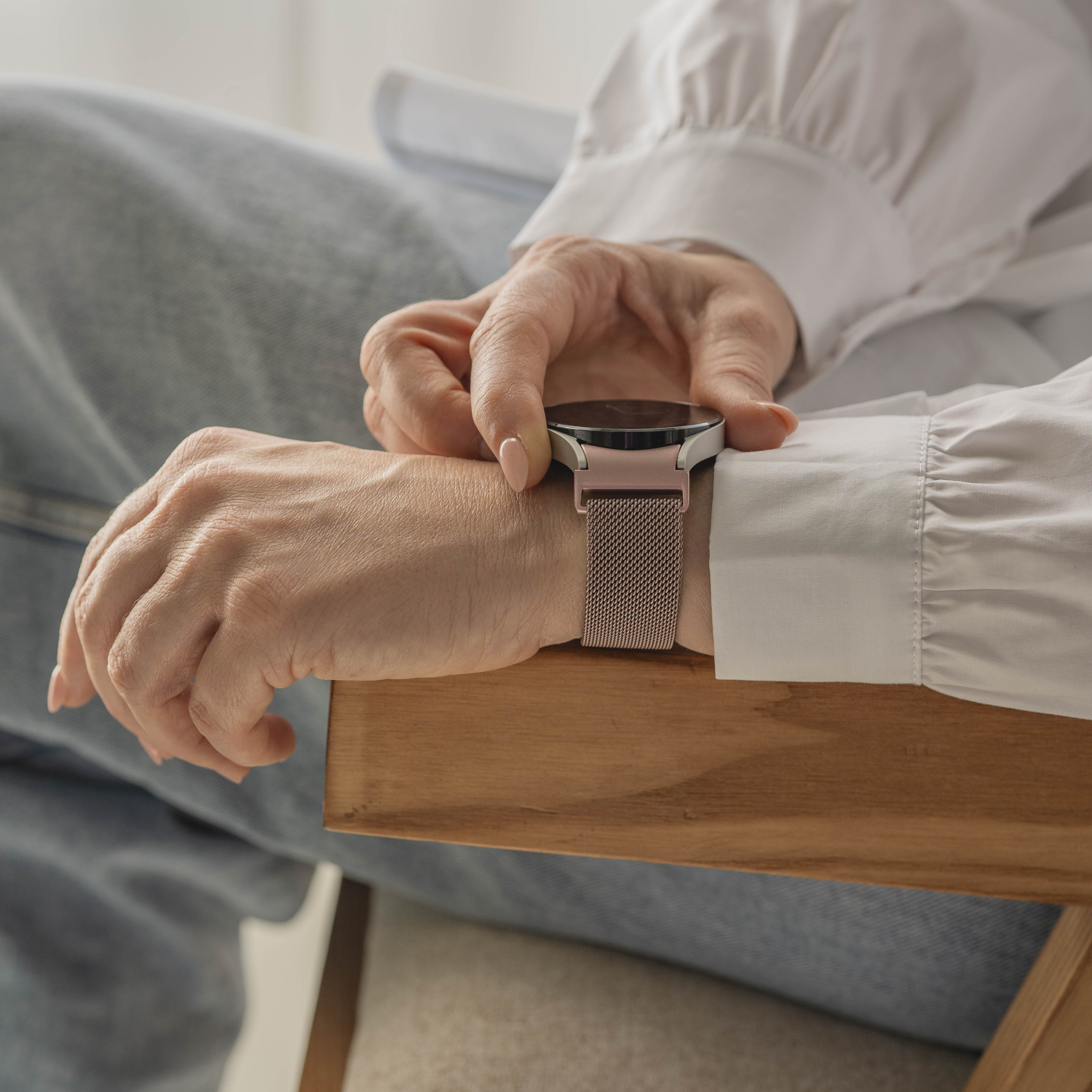 Samsung Galaxy Watch FE 'One push' Milanese Strap (Pink)