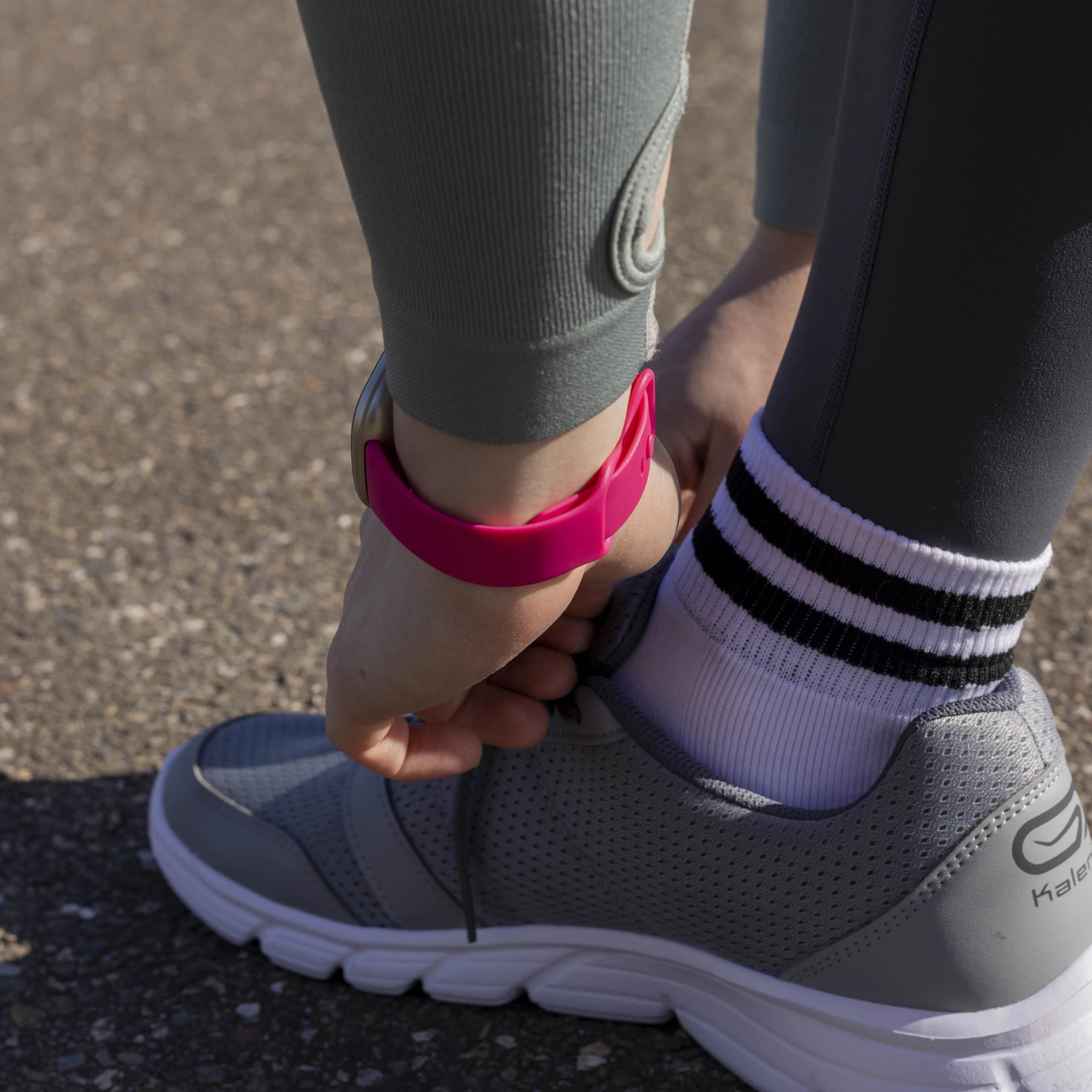 Fitbit Versa 4 Silicone Strap Classic (Bright Pink)