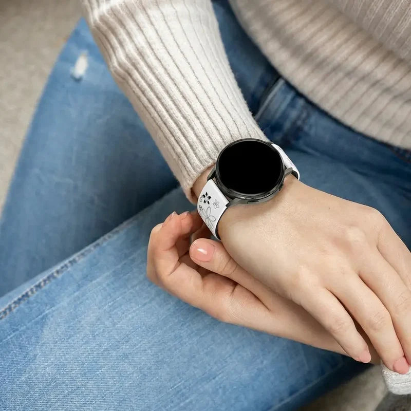 Bandz Garmin Venu 2 Plus Silicone Strap 'Flowers' (White/Black)