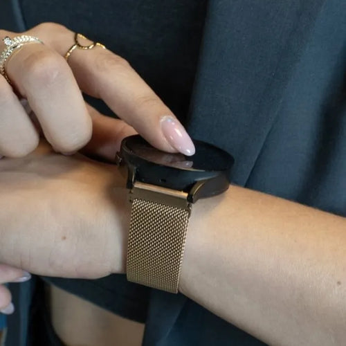 Milanese Strap, rose gold, lifestyle photo