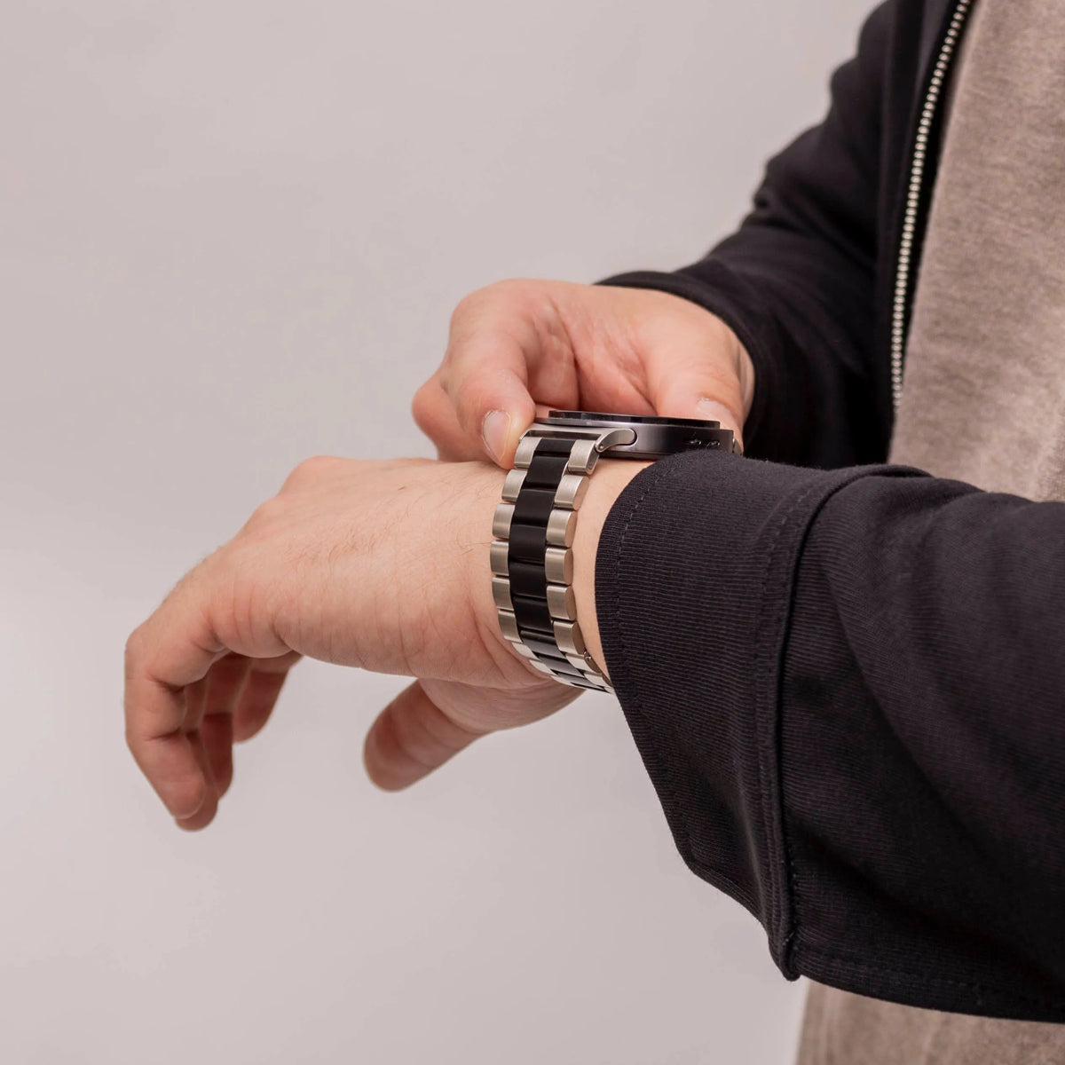 Steel Strap 'Classic', silver/black, lifestyle photo