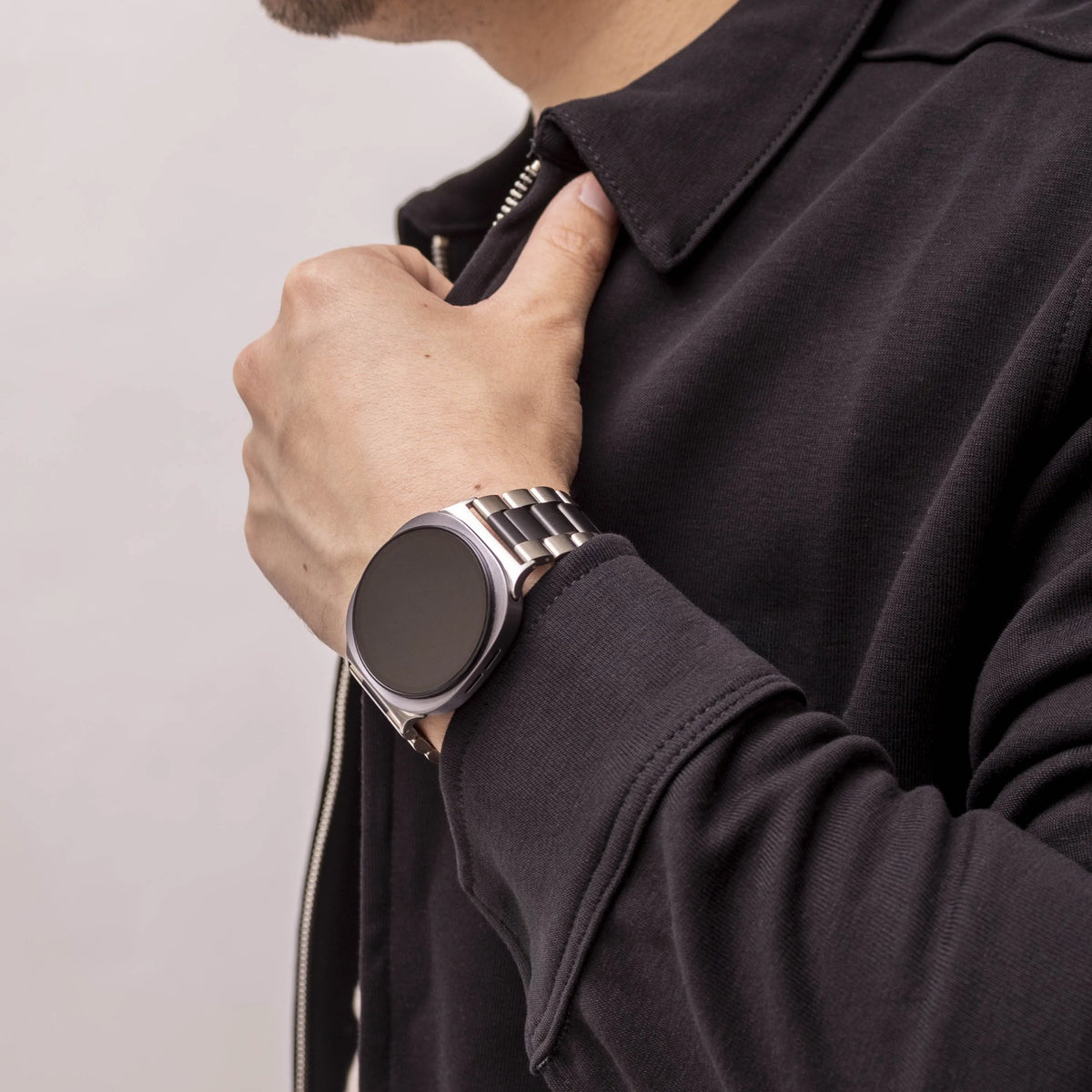 Steel Strap 'Classic', silver/black, lifestyle photo