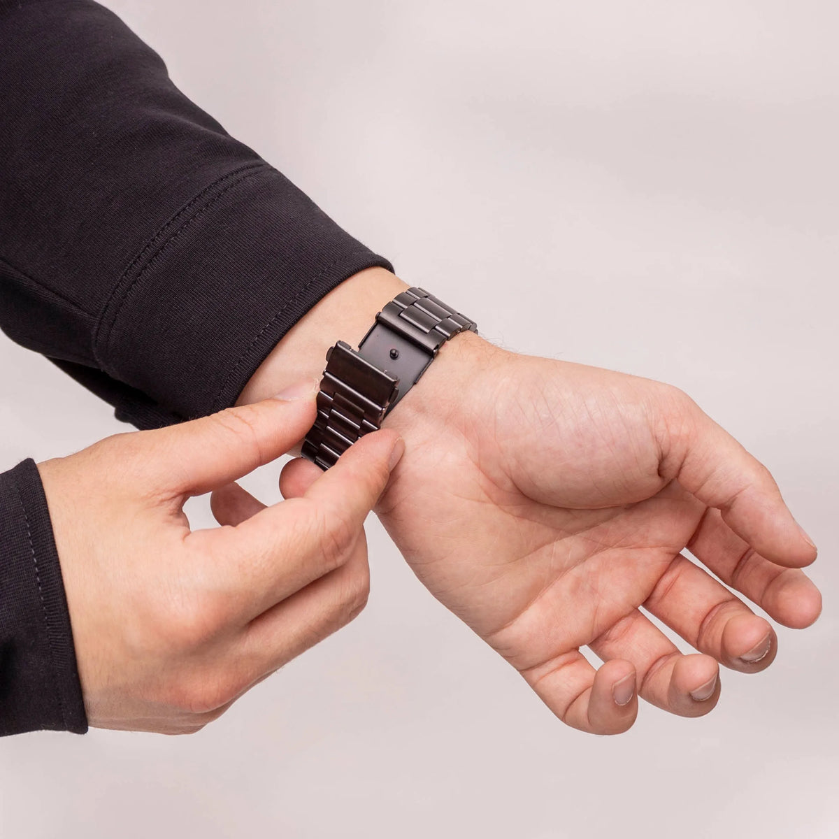 Steel Strap 'Classic', black, lifestyle photo